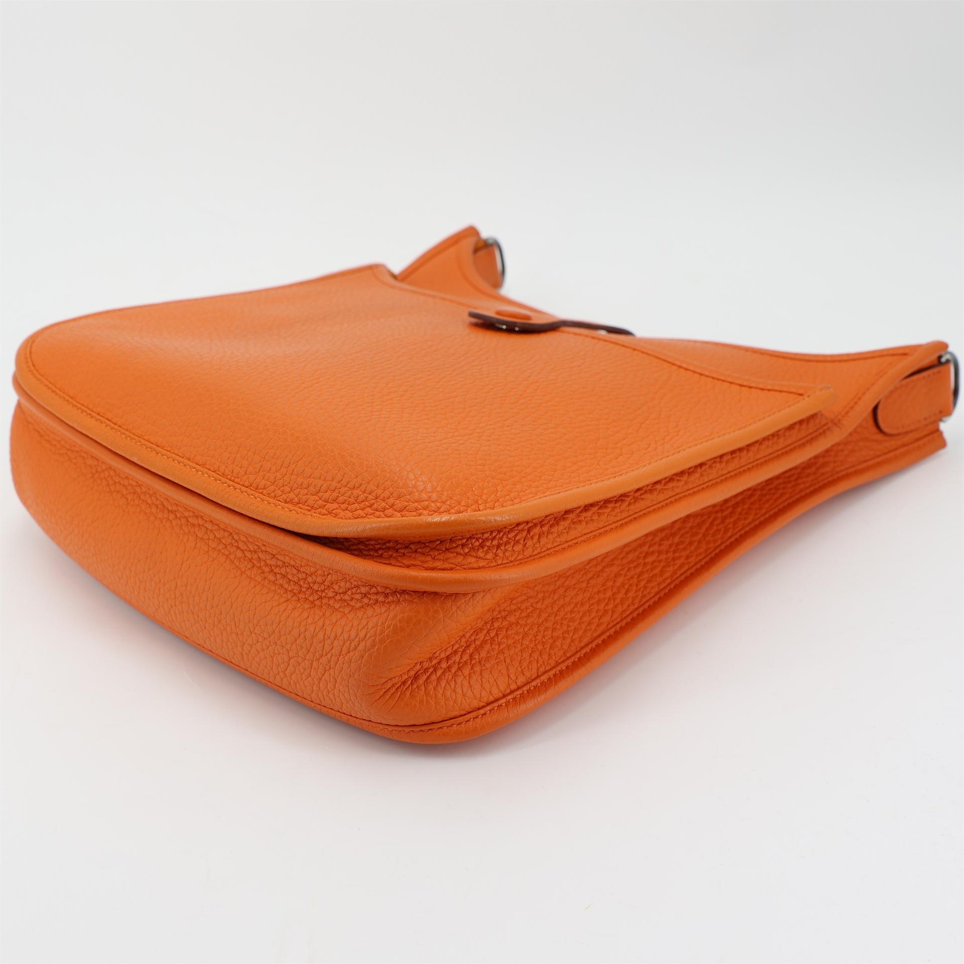 Good ( Rank AB) HERMÈS Evelyne 29 Orange Clemence Palladium hardware Square N (2010) - 6