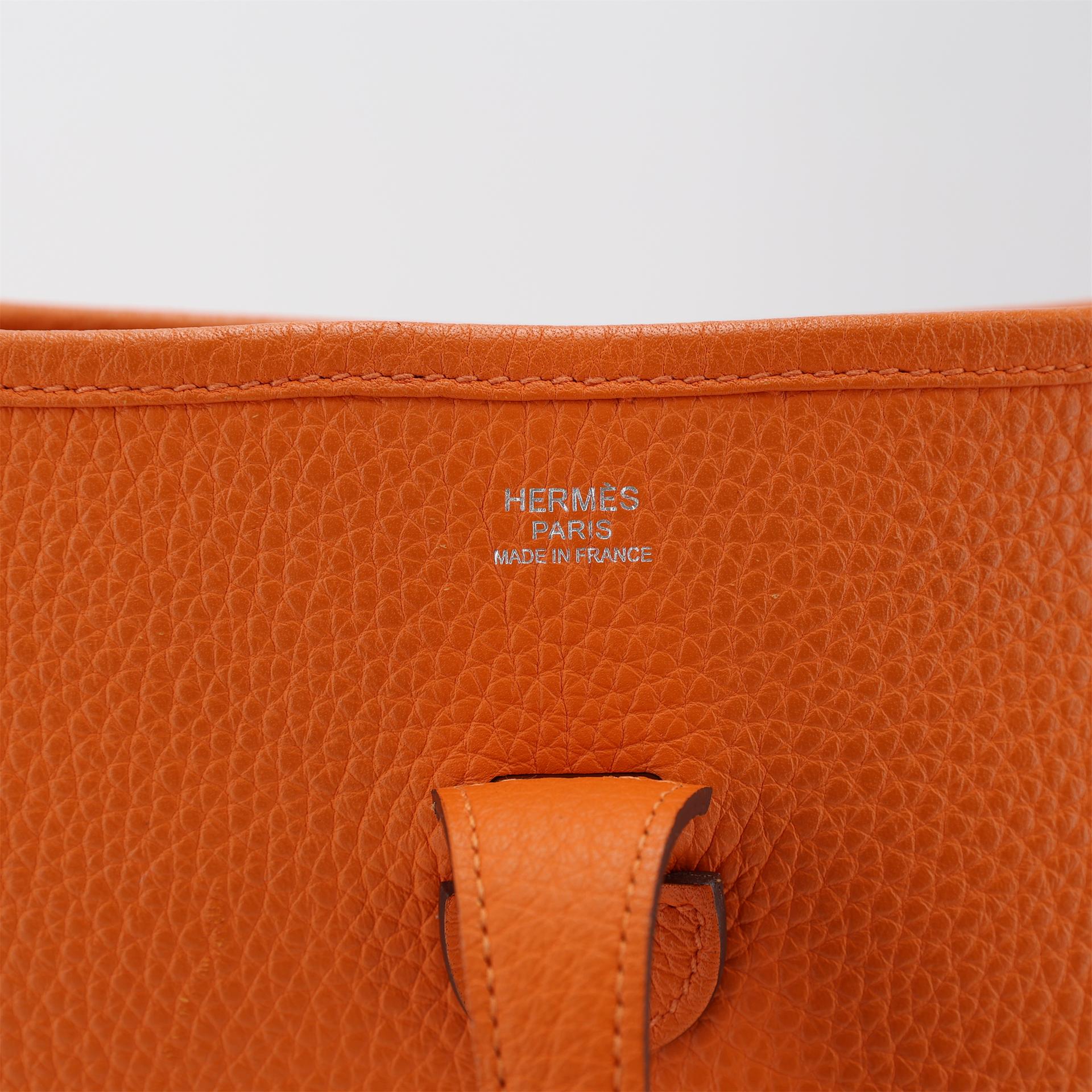 Good ( Rank AB) HERMÈS Evelyne 29 Orange Clemence Palladium hardware Square N (2010) - 12