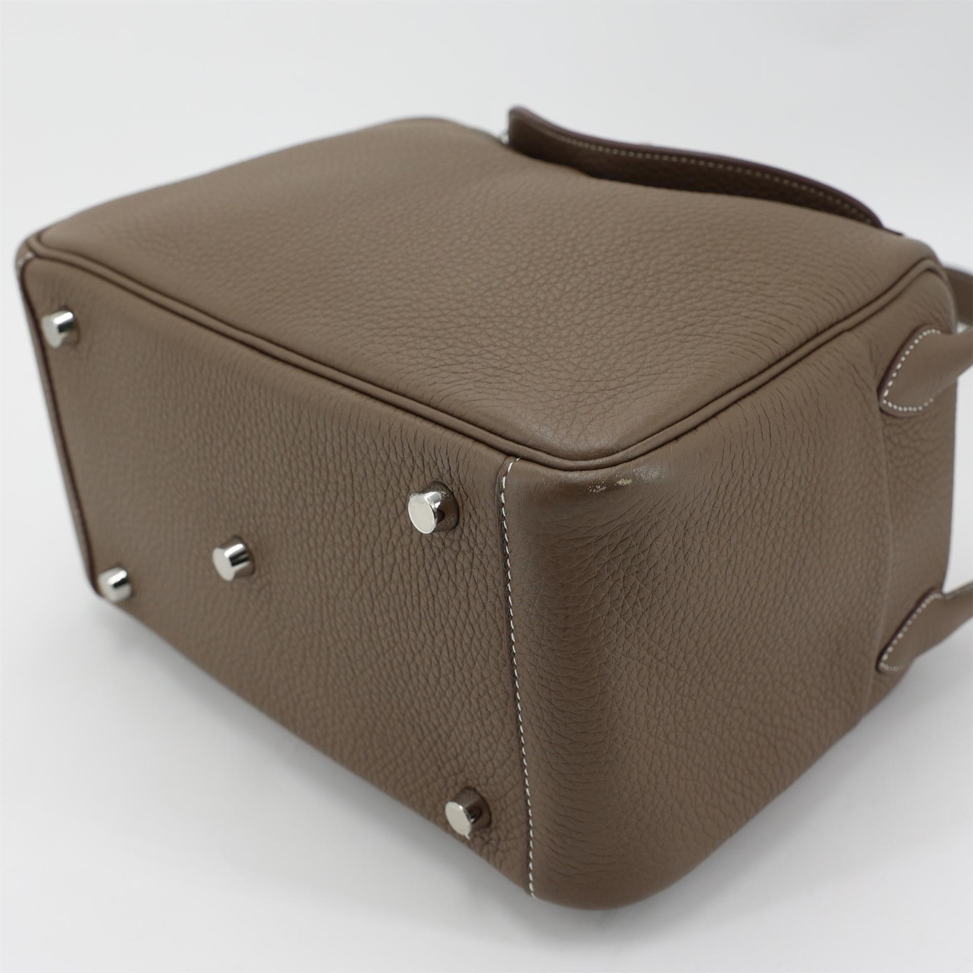 Excellent ( Rank SA ) HERMÈS Lindy 26 Etoupe (18) Clemence Palladium hardware U (2022) - 5