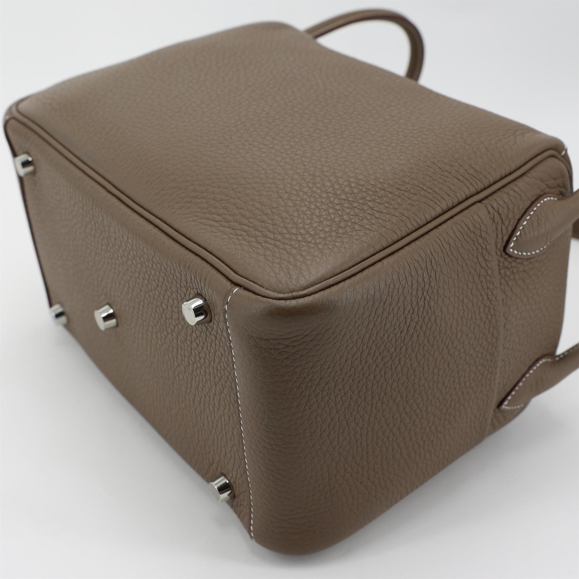 Excellent ( Rank SA ) HERMÈS Lindy 26 Etoupe (18) Clemence Palladium hardware U (2022) - 7