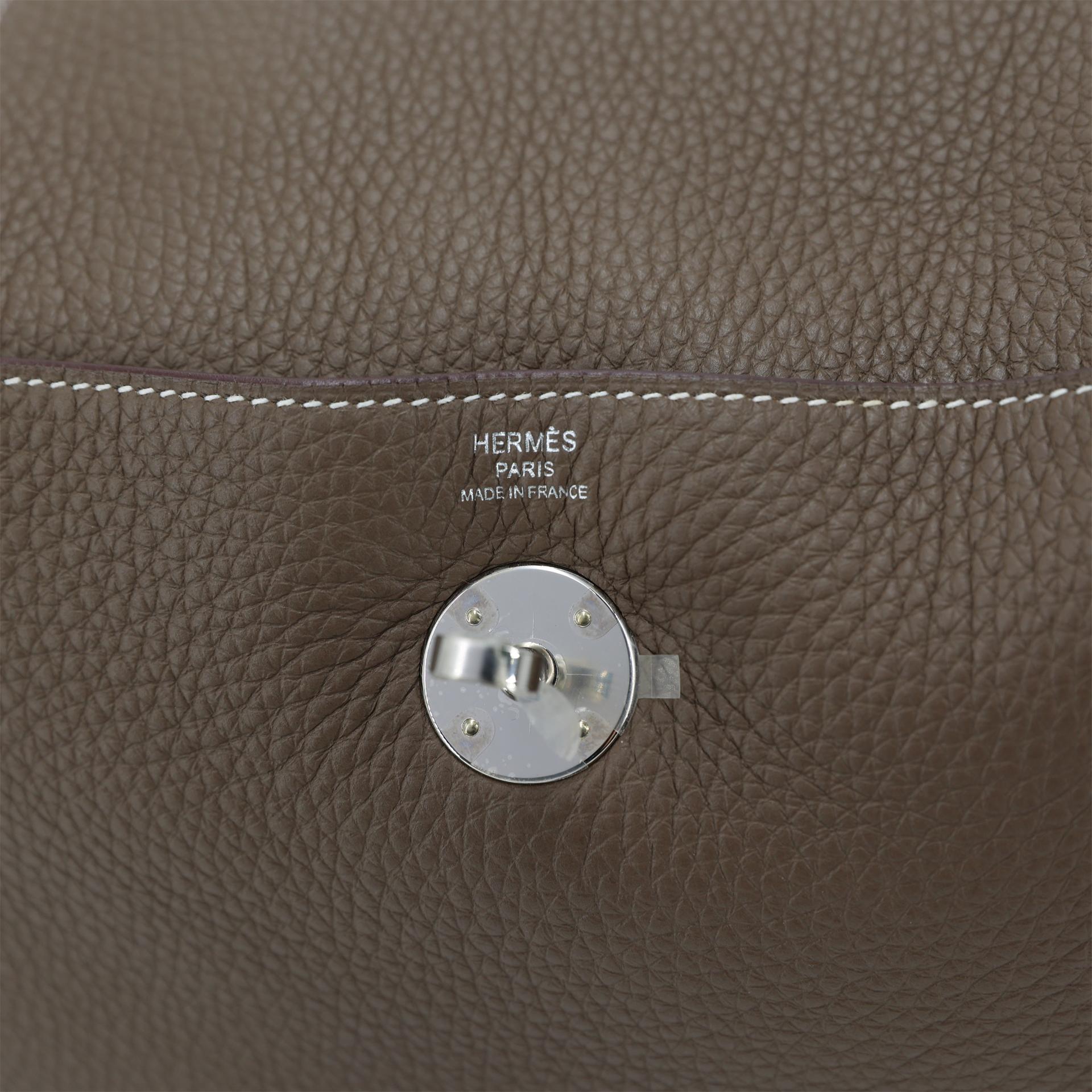 Excellent ( Rank SA ) HERMÈS Lindy 26 Etoupe (18) Clemence Palladium hardware U (2022) - 9