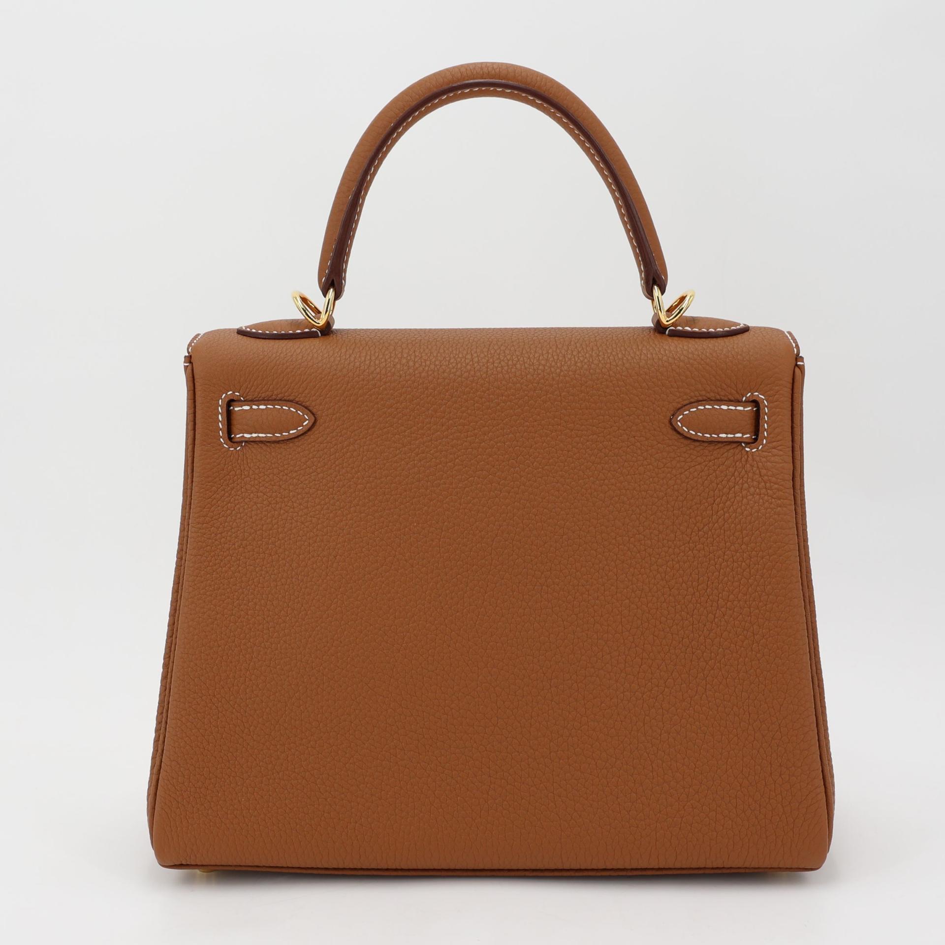 Very Good ( Rank A) HERMÈS Kelly 25 Gold (37) Togo Gold hardware B (2023) - 2