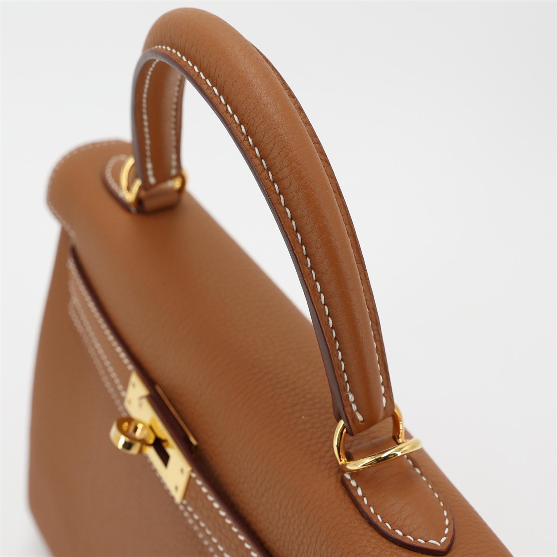 Very Good ( Rank A) HERMÈS Kelly 25 Gold (37) Togo Gold hardware B (2023) - 3