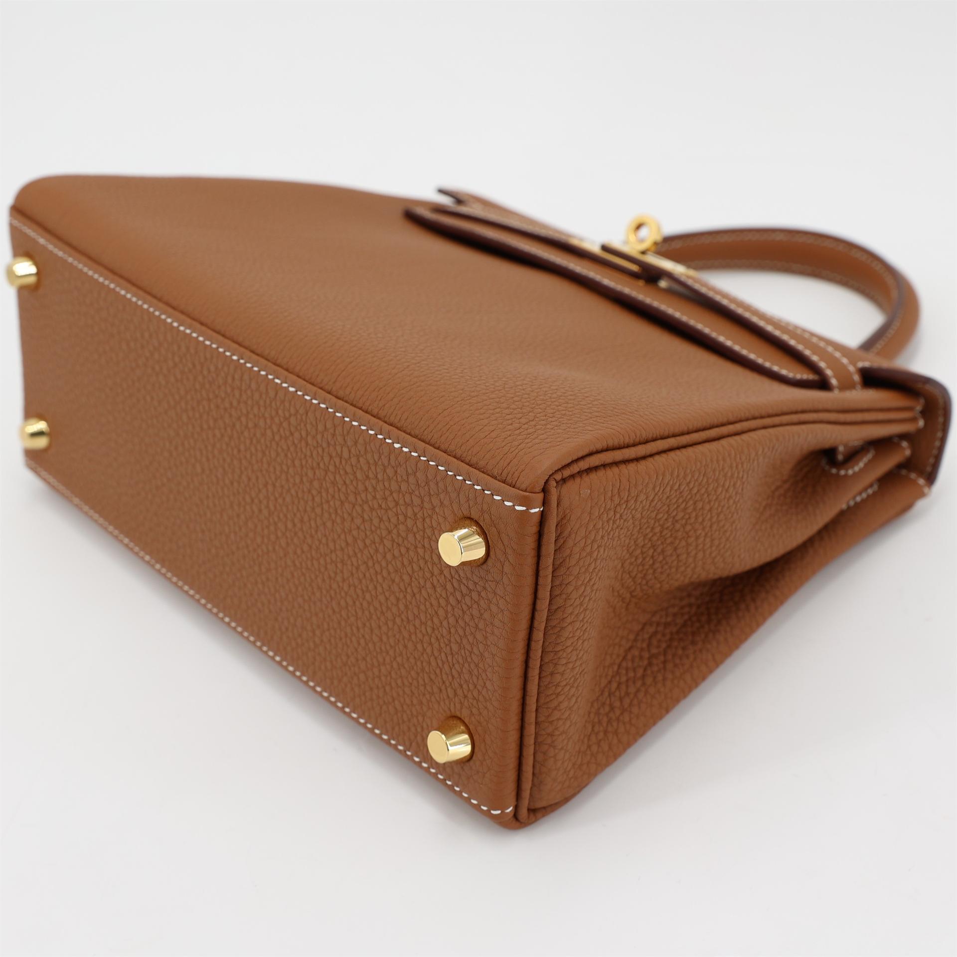 Very Good ( Rank A) HERMÈS Kelly 25 Gold (37) Togo Gold hardware B (2023) - 5