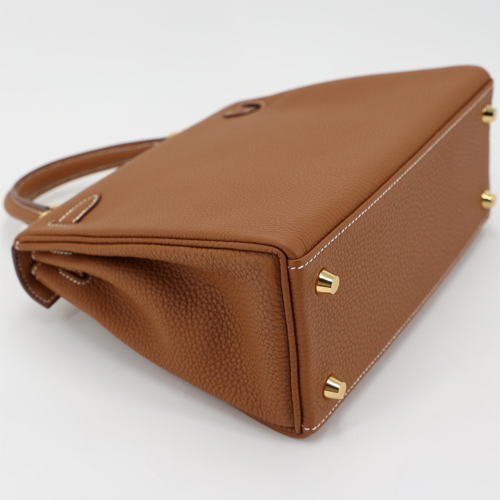 Very Good ( Rank A) HERMÈS Kelly 25 Gold (37) Togo Gold hardware B (2023) - 6