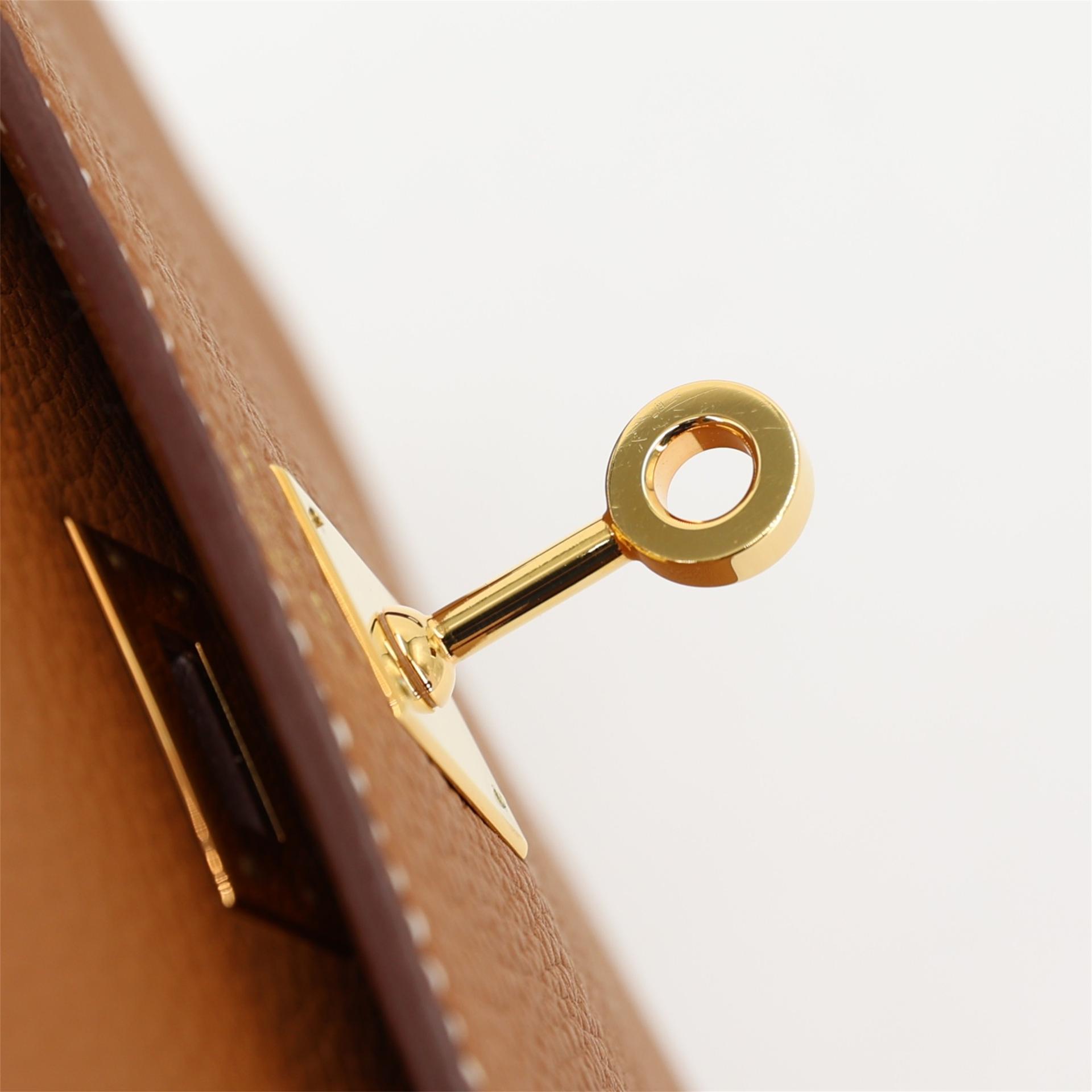 Very Good ( Rank A) HERMÈS Kelly 25 Gold (37) Togo Gold hardware B (2023) - 10