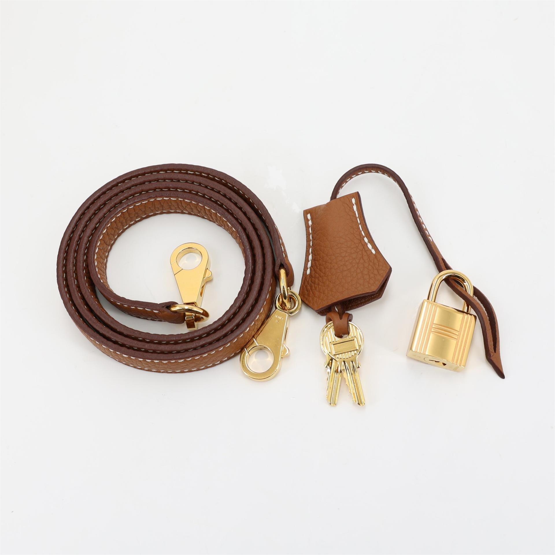 Very Good ( Rank A) HERMÈS Kelly 25 Gold (37) Togo Gold hardware B (2023) - 16