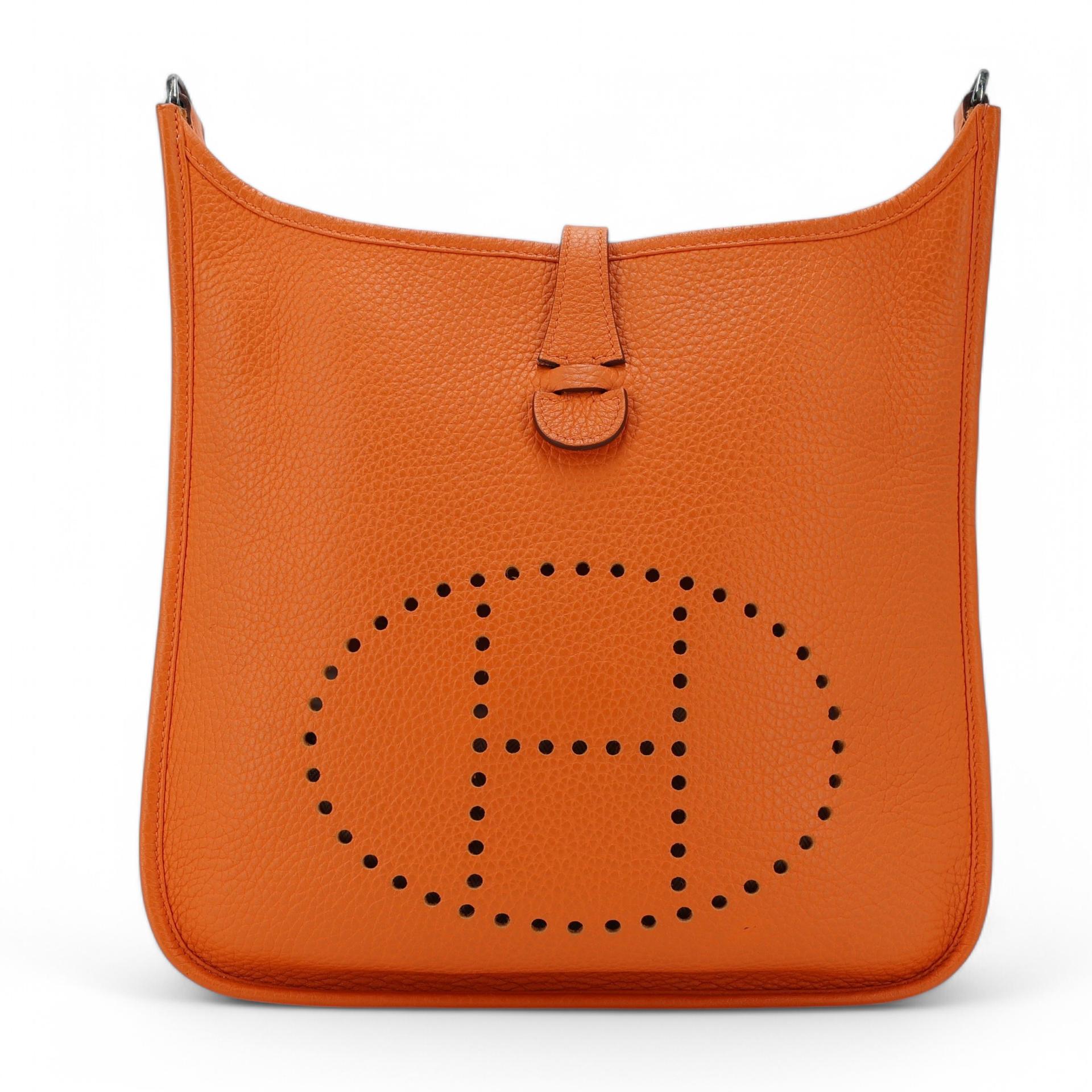 Good ( Rank AB) HERMÈS Evelyne 29 Orange Clemence Palladium hardware Square N (2010) - 1