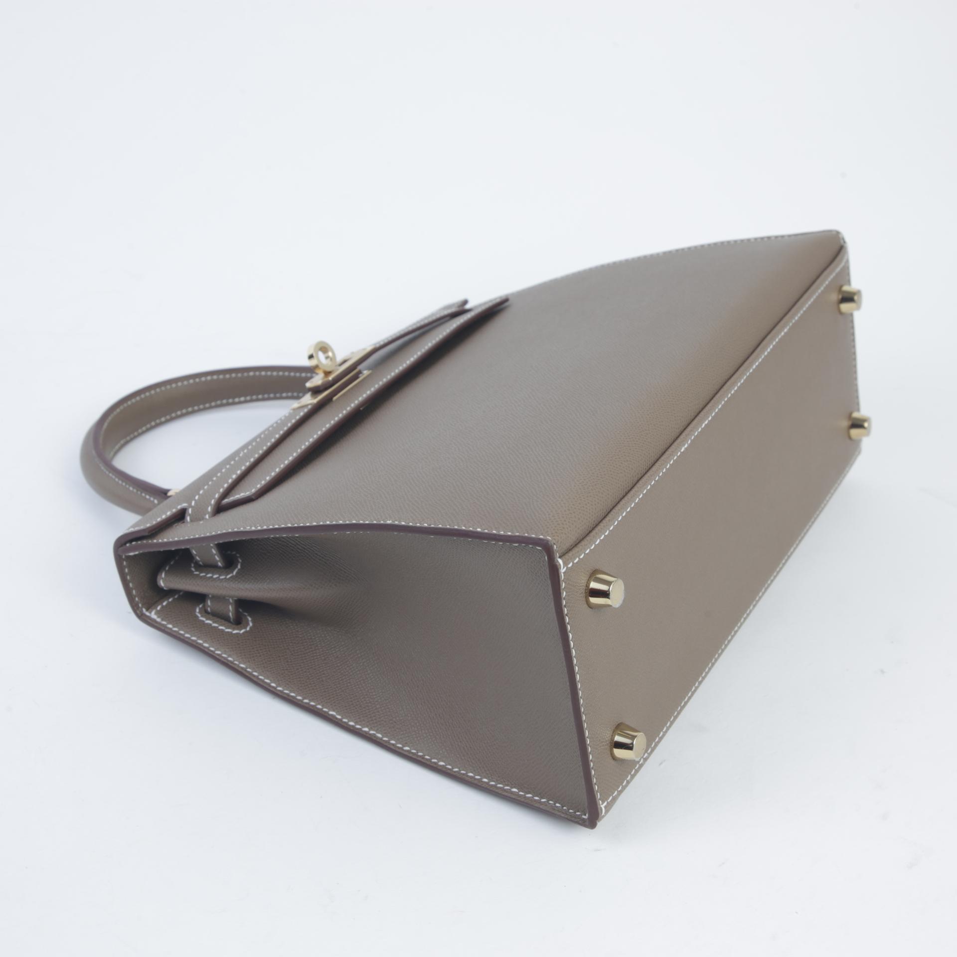 Unused ( Rank NS ) HERMÈS Kelly 25 Sellier Verso Etoupe (18) Bamboo (1K) Madame Permabrass hardware W (2024) - 4