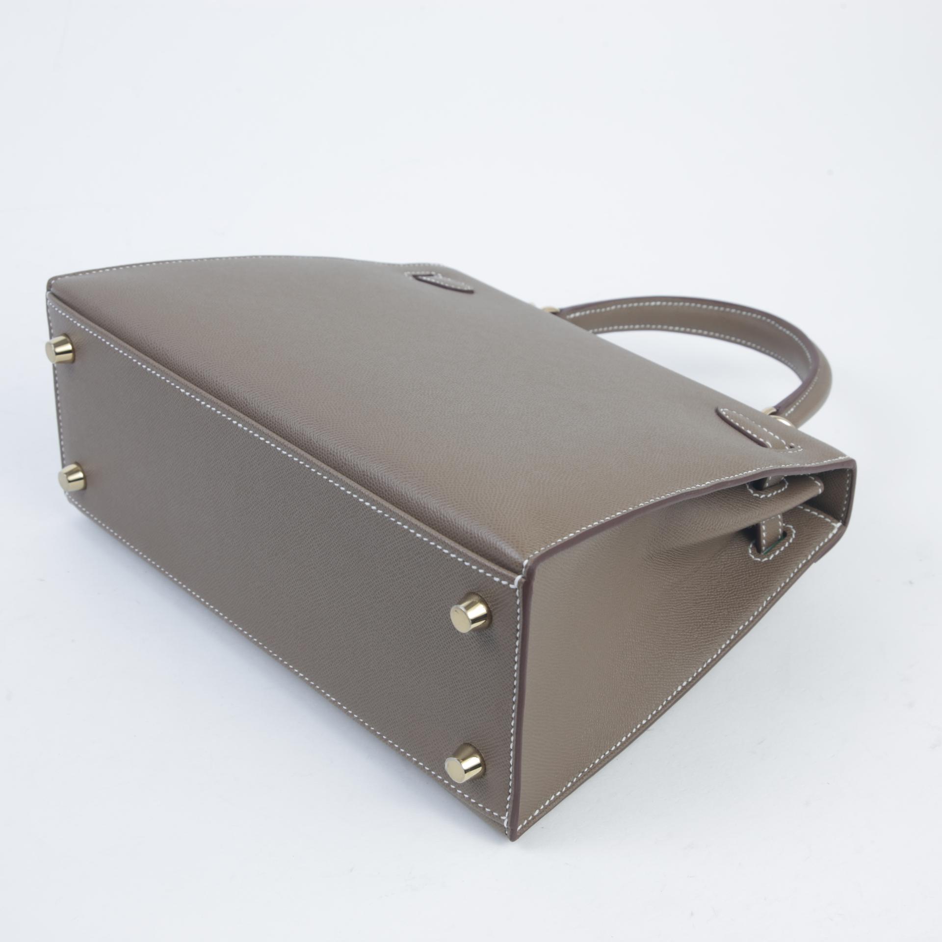Unused ( Rank NS ) HERMÈS Kelly 25 Sellier Verso Etoupe (18) Bamboo (1K) Madame Permabrass hardware W (2024) - 7