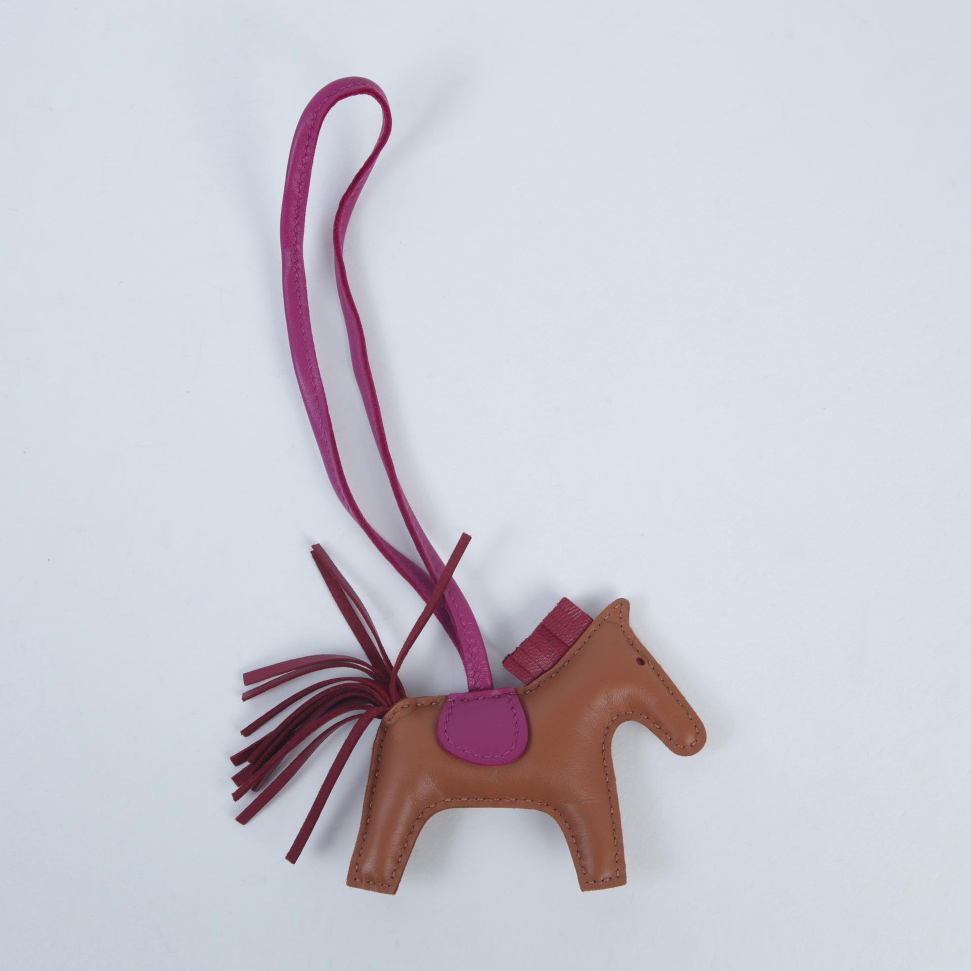Very Good ( Rank A) HERMÈS Rodeo PM Gold (37) Rubis (B5) Rose Purple (L3) Agneau  Y (2020) - 2