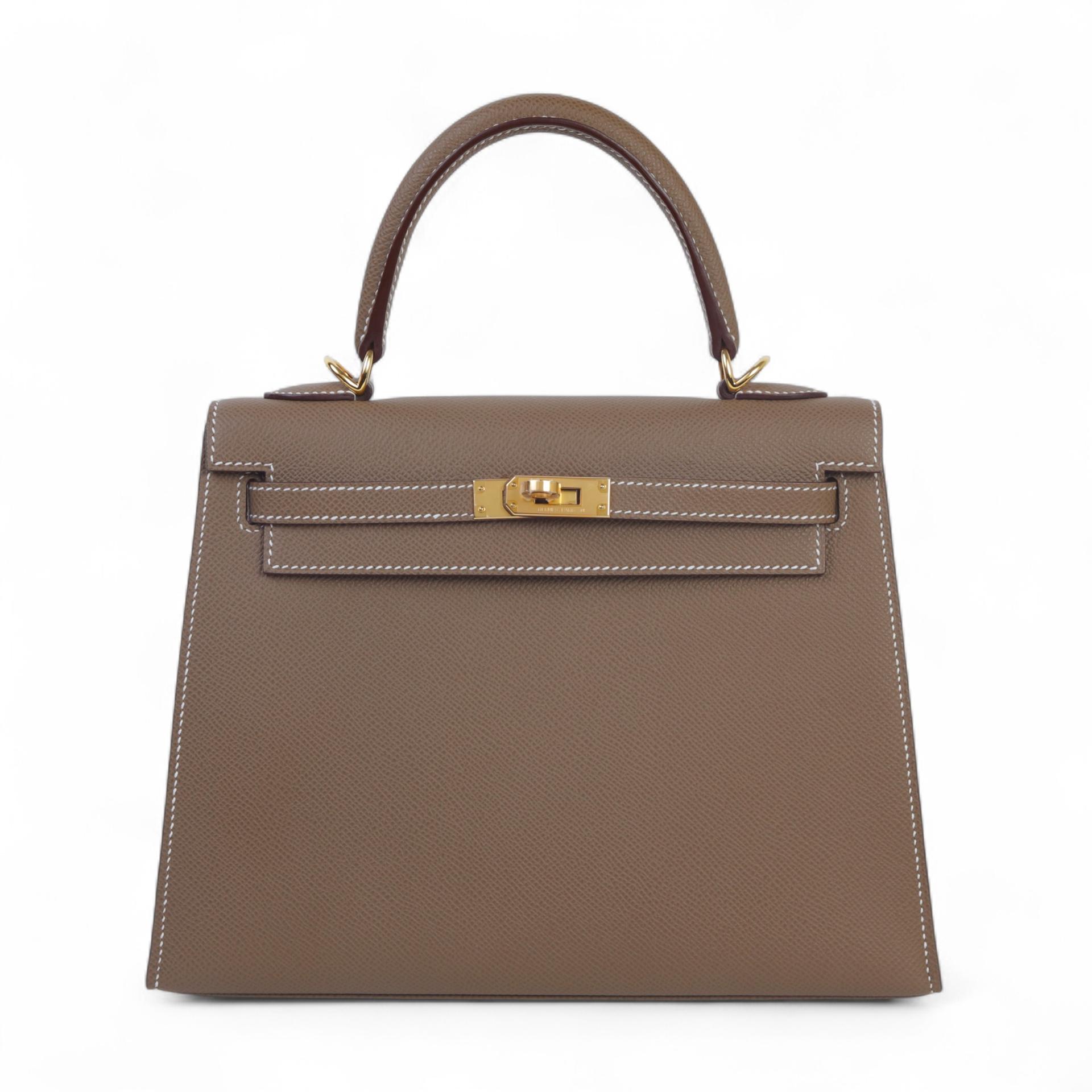 Excellent ( Rank SA ) HERMÈS Kelly 25 Sellier Etoupe (18) Epsom Gold hardware B (2023) - 1