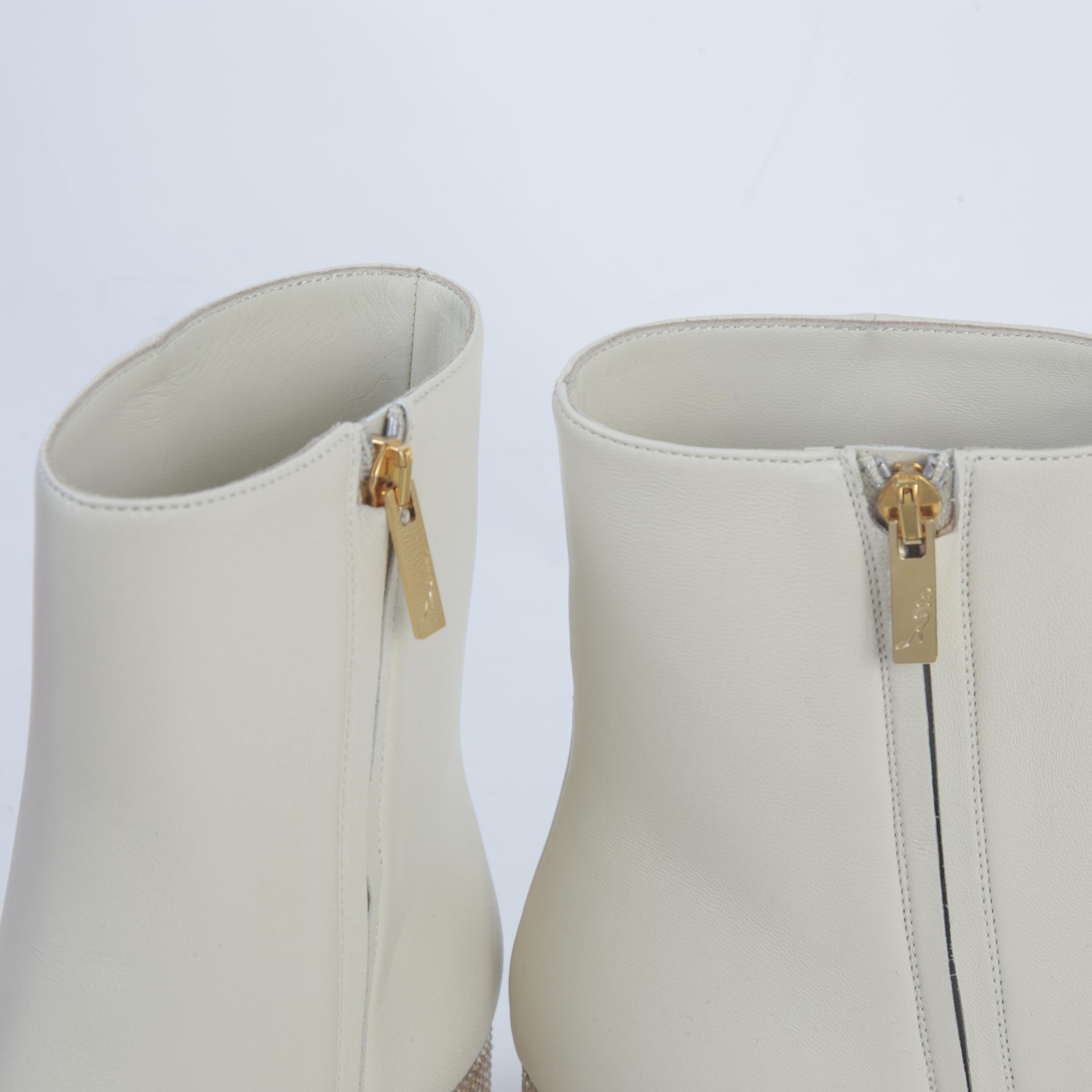 Unused ( Rank NS )René Caovilla Jeweled Bonnie White - 7