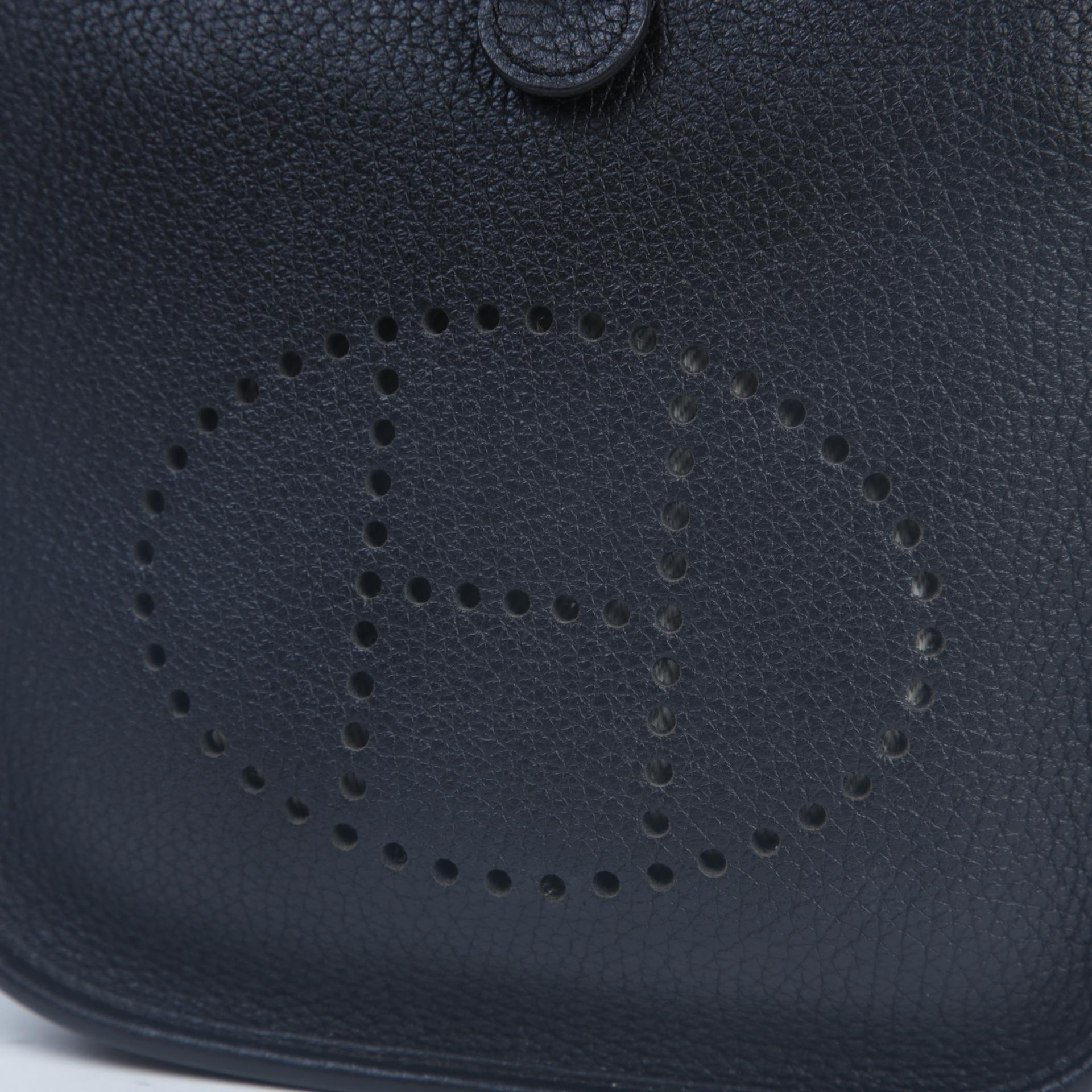 Very Good ( Rank A) HERMÈS Mini Evelyne 16 Amazone 112cm Black (89) Clemence Gold hardware Z (2021) - 3