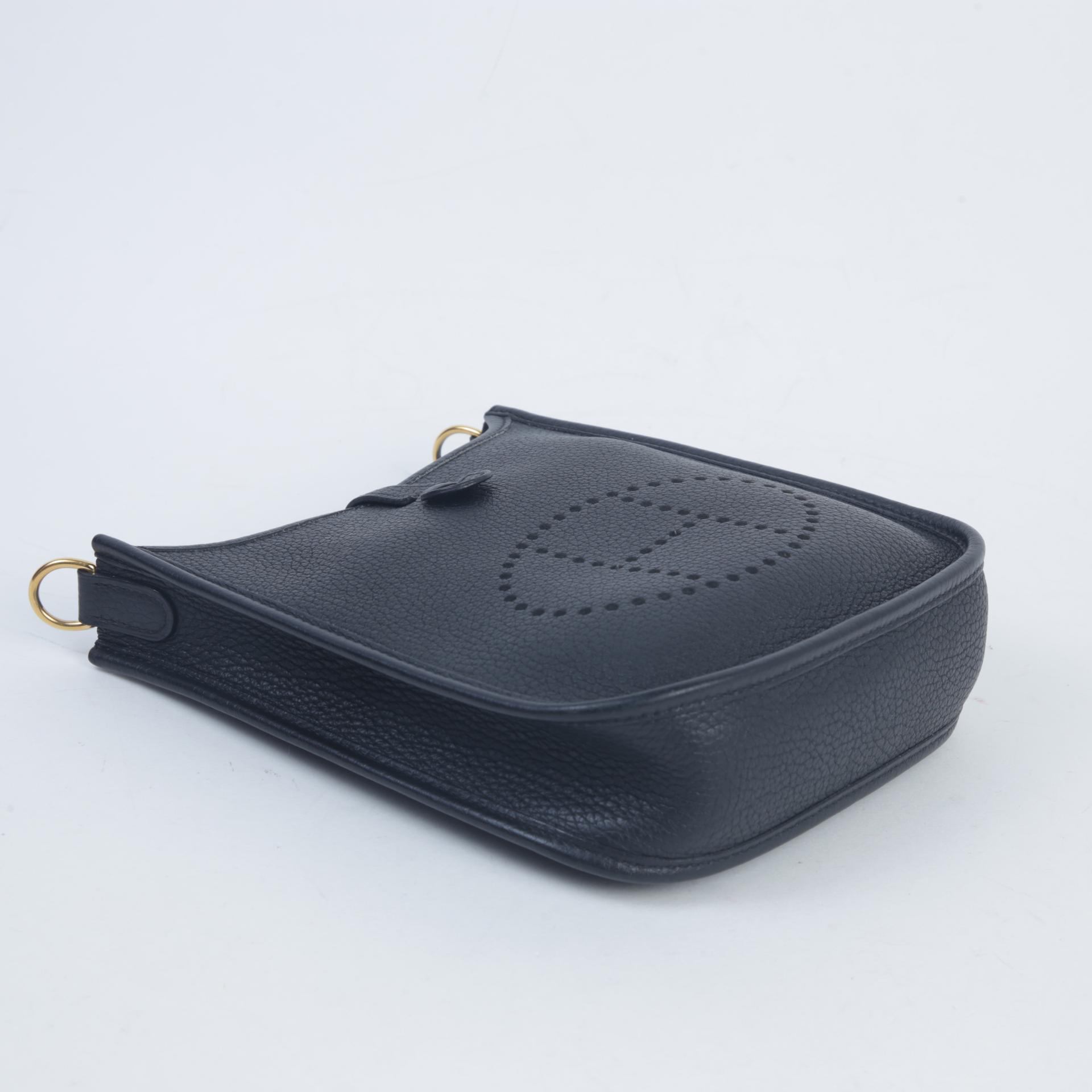 Very Good ( Rank A) HERMÈS Mini Evelyne 16 Amazone 112cm Black (89) Clemence Gold hardware Z (2021) - 4