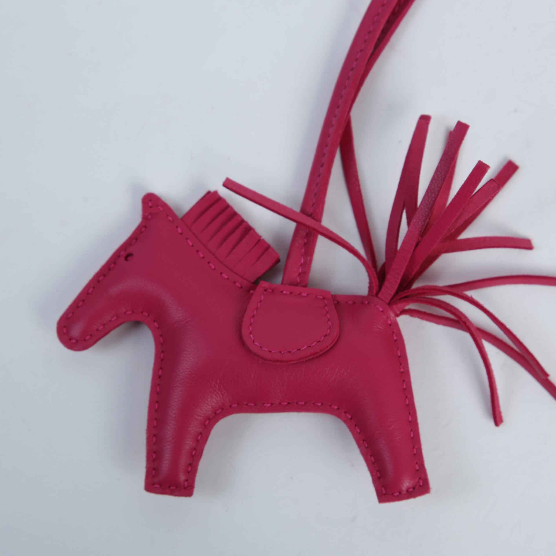 Very Good ( Rank A) HERMÈS Rodeo PM Rose Mexico (0D) Agneau Y (2020) - 3