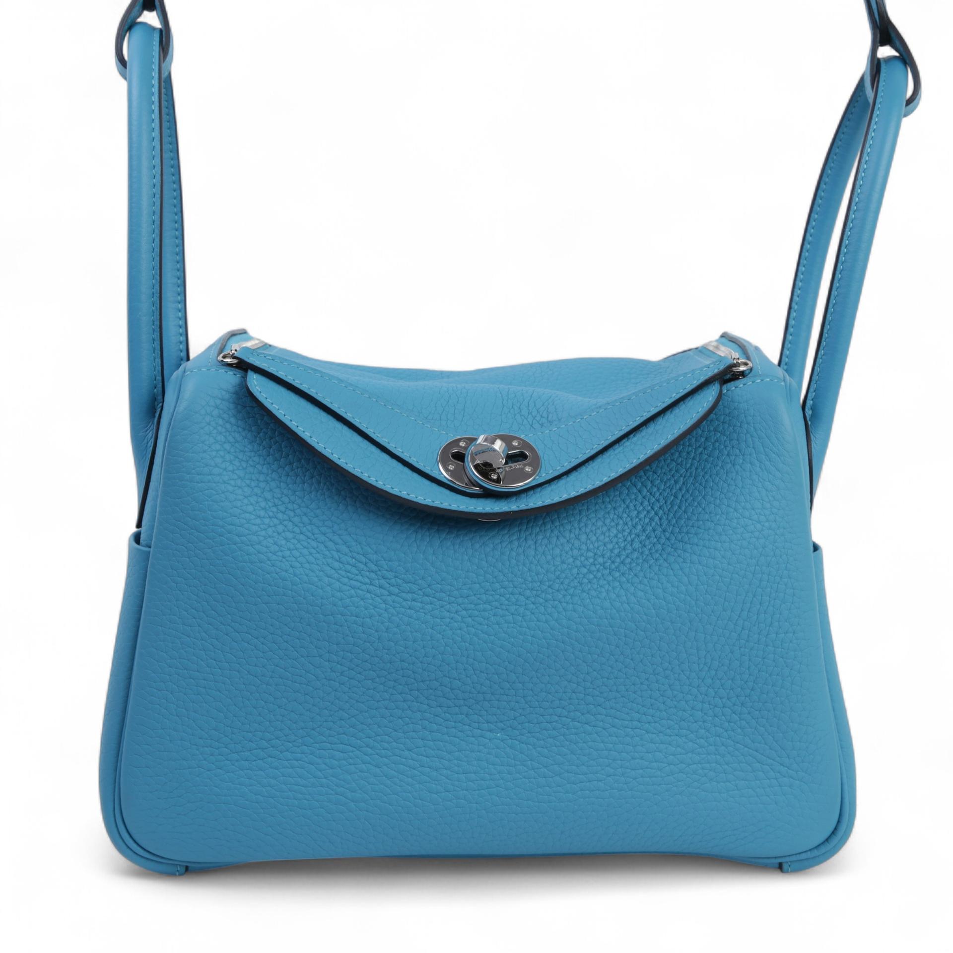 A美品  HERMÈS 愛馬仕  Lindy 26 7B 松石藍 Turquoise Clemence小牛皮 銀扣 □R刻 2014年 - 1