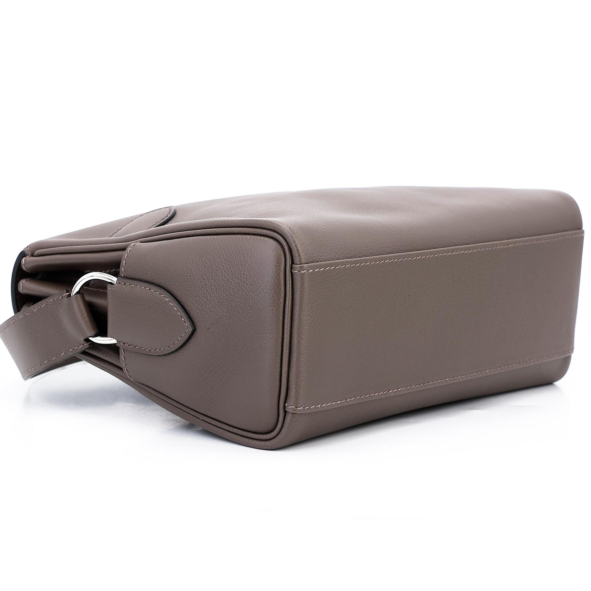 未使用保存品  HERMÈS 爱马仕  Kelly Messenger PM 4C 树皮色 Ecorce Evercolor皮 银扣 W刻 2024年 - 8
