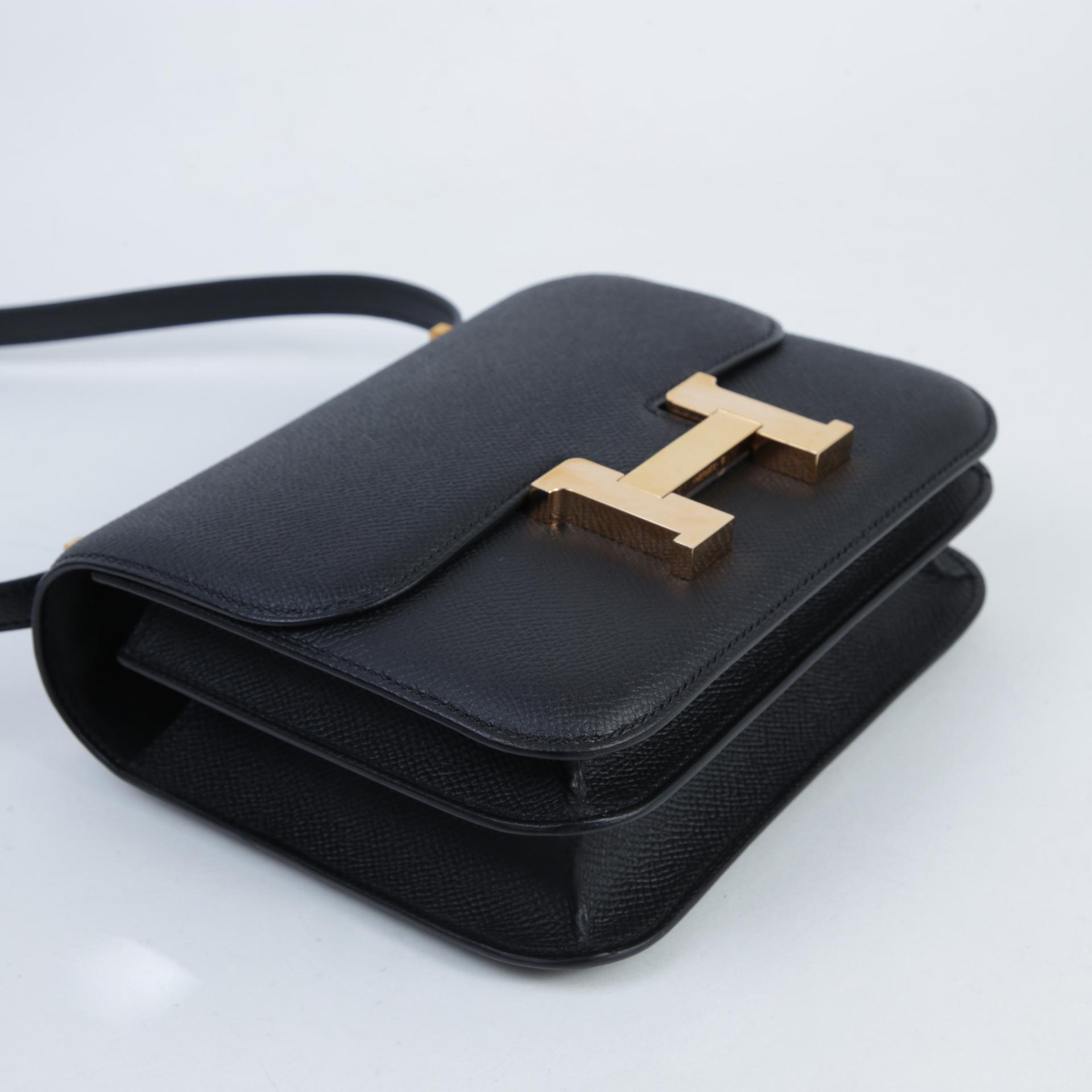 Very Good ( Rank A) HERMÈS Constance Mini Noir (89) Epsom Gold hardware Z (2021) - 5