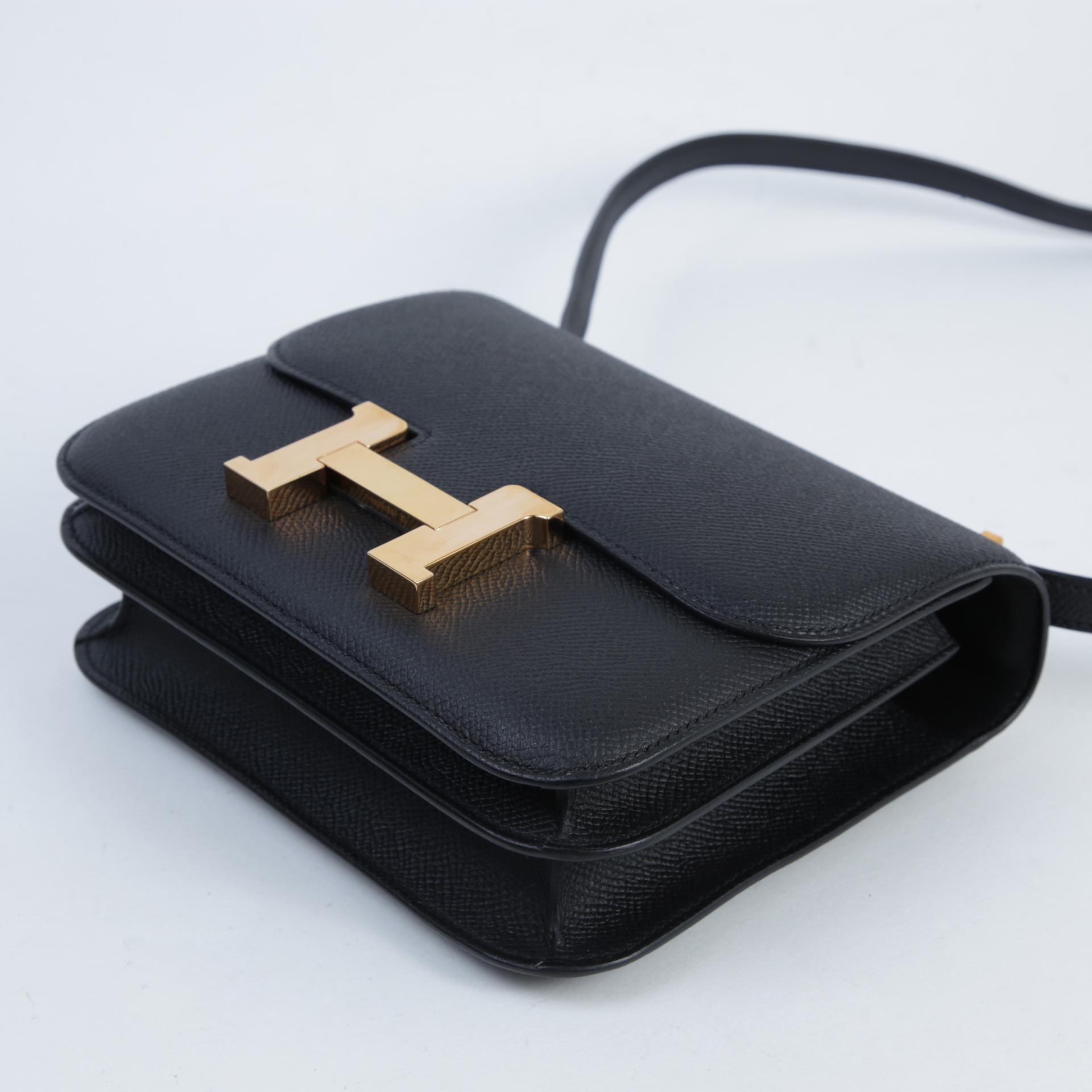 Very Good ( Rank A) HERMÈS Constance Mini Noir (89) Epsom Gold hardware Z (2021) - 6