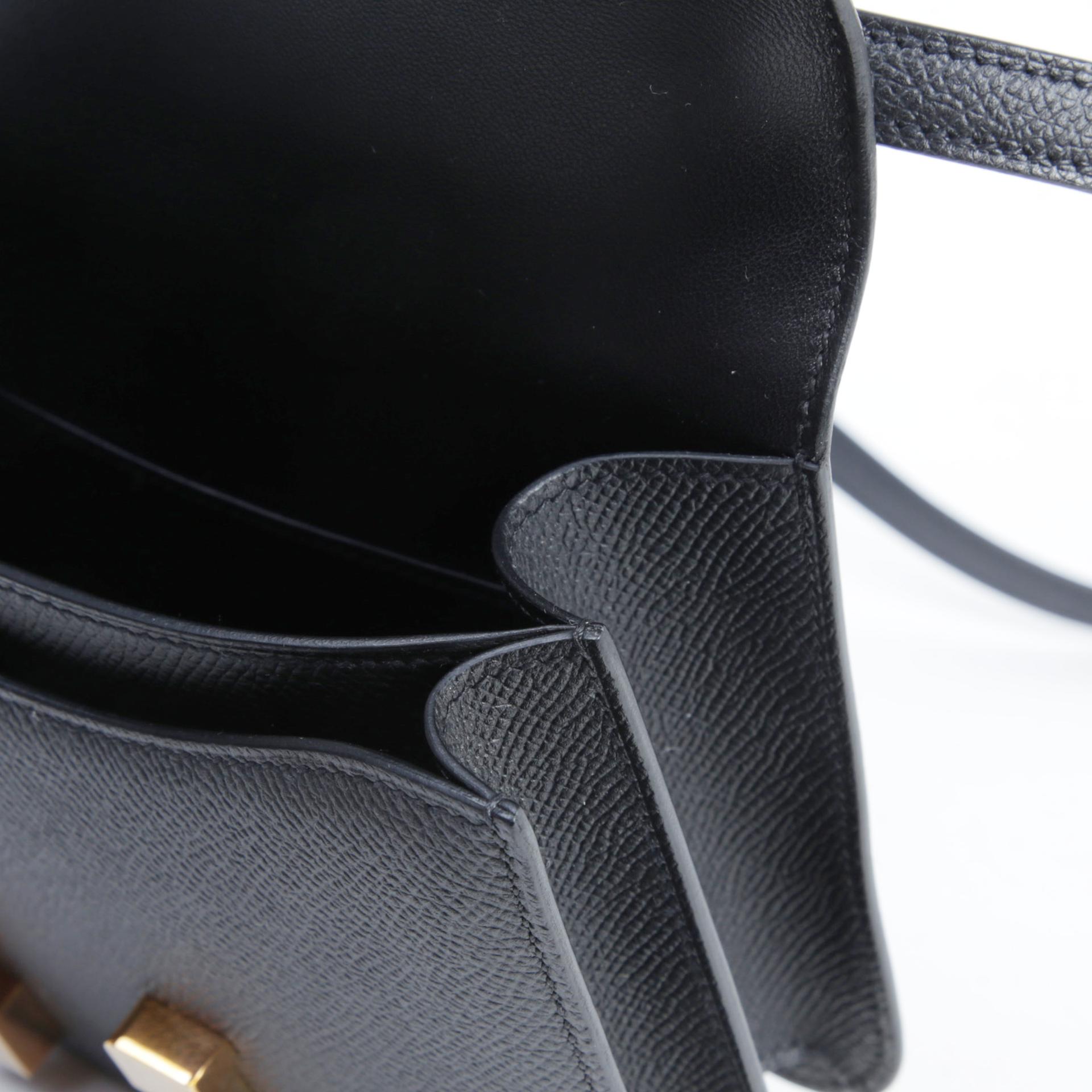 Very Good ( Rank A) HERMÈS Constance Mini Noir (89) Epsom Gold hardware Z (2021) - 14