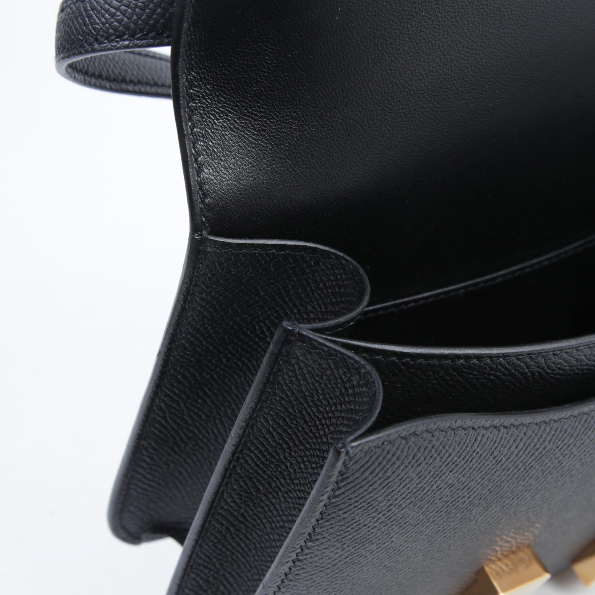 Very Good ( Rank A) HERMÈS Constance Mini Noir (89) Epsom Gold hardware Z (2021) - 15