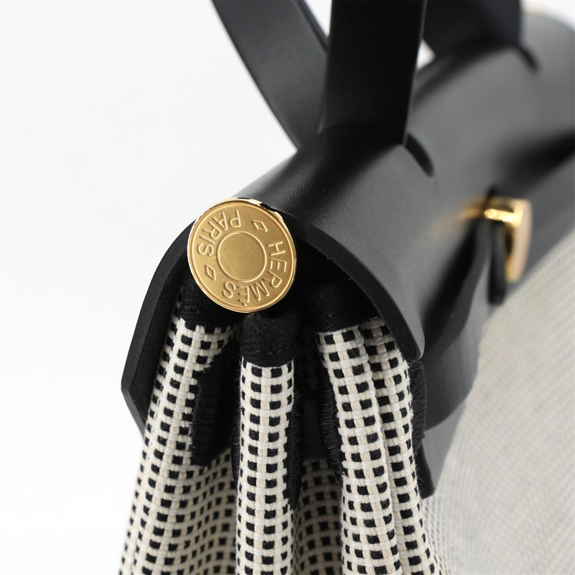 Excellent ( Rank SA ) HERMÈS Herbag PM Black (89) Ecru Vache Hunter Toile Quadrille canvas Gold hardware B (2023) - 13