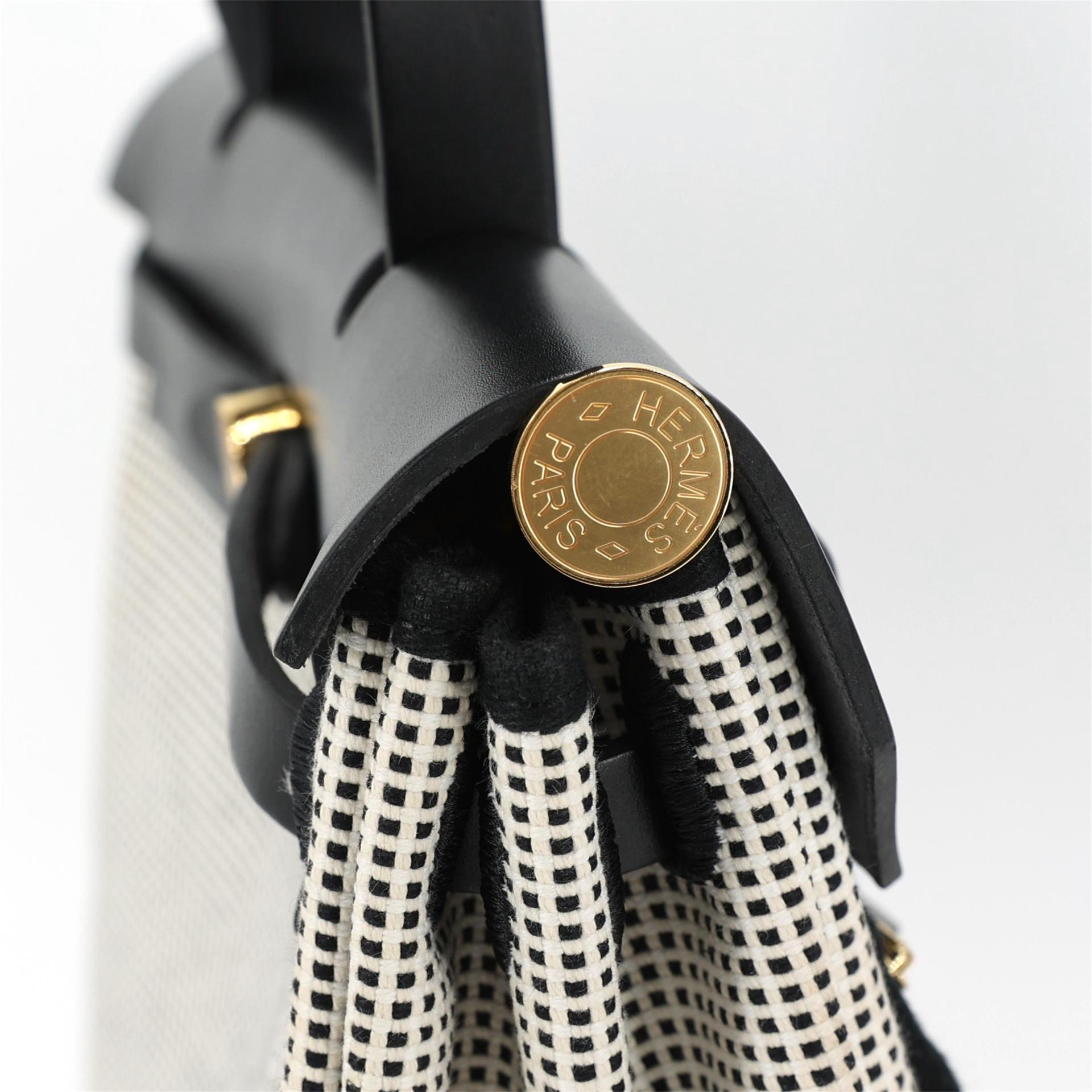 Excellent ( Rank SA ) HERMÈS Herbag PM Black (89) Ecru Vache Hunter Toile Quadrille canvas Gold hardware B (2023) - 14