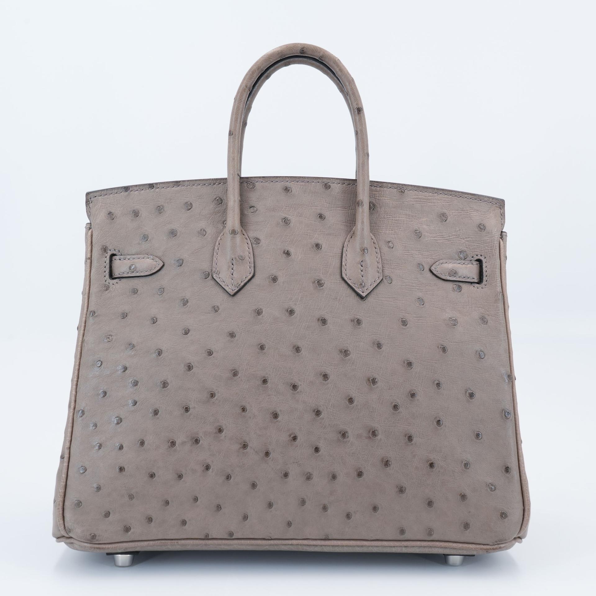 Very Good ( Rank A) HERMÈS Birkin 25 Gris Tourterelle (81) Ostrich Palladium hardware Square P (2012) - 2