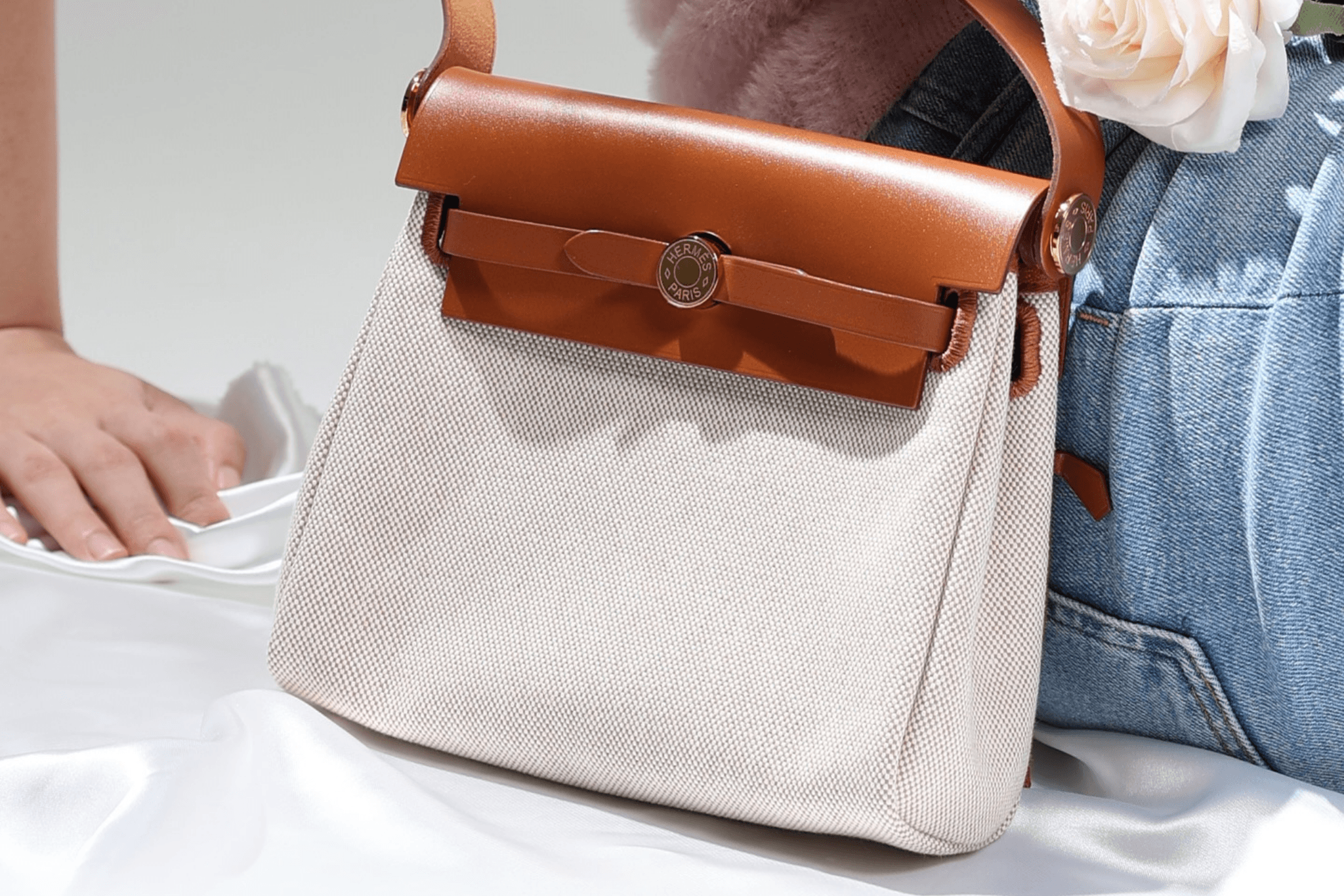 爱马仕 Herbag 回收价格是多少？热门款式特点与避免吃亏的出手攻略