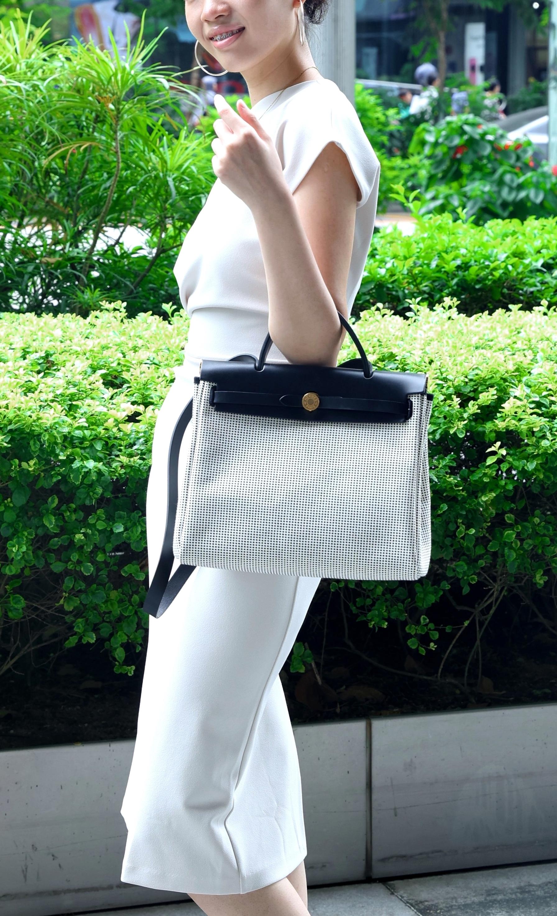 Excellent ( Rank SA ) HERMÈS Herbag PM Black (89) Ecru Vache Hunter Toile Quadrille canvas Gold hardware B (2023) - 30