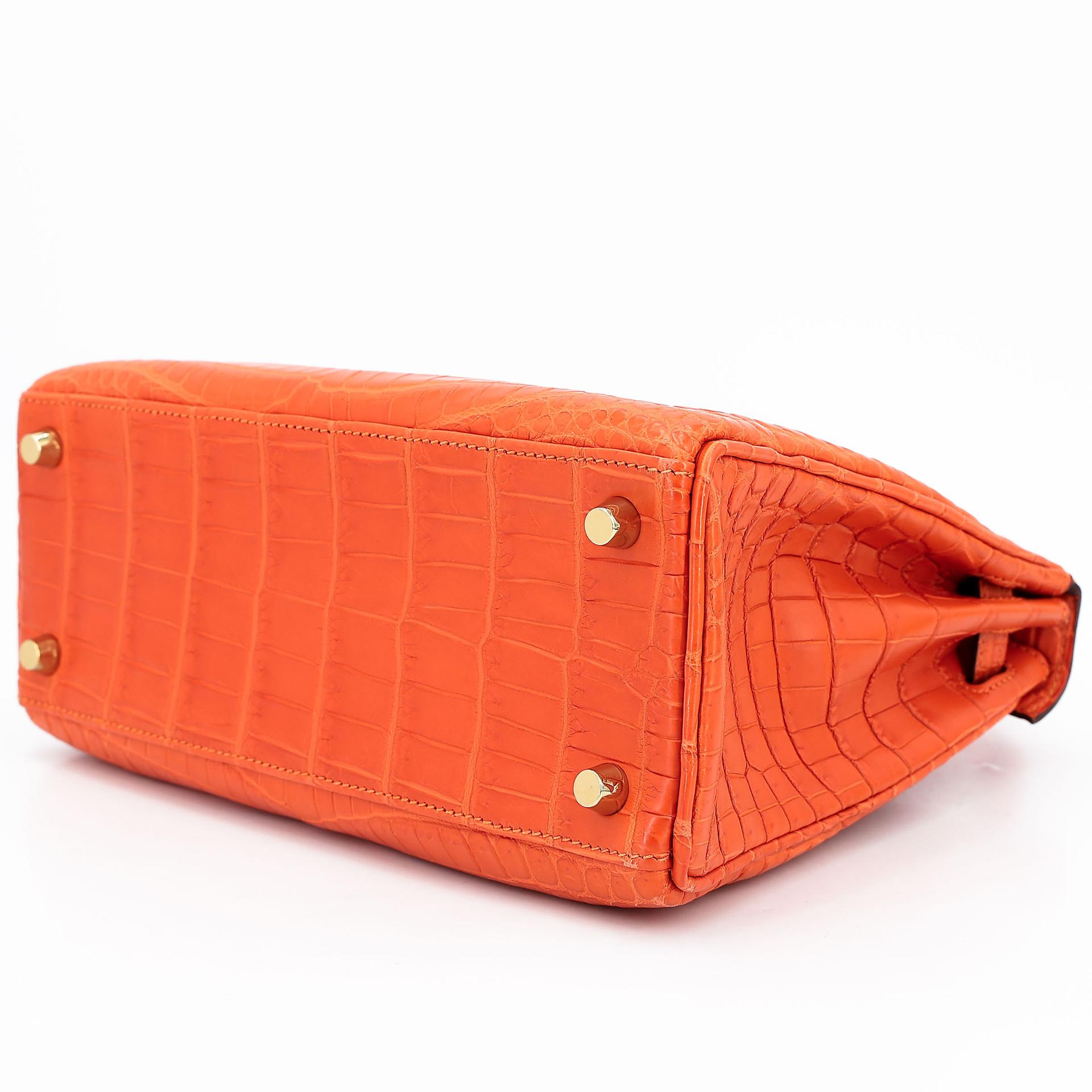 Very Good ( Rank A) HERMÈS Kelly 25 Feu (9J) Matte Alligator Gold hardware Square R (2014) - 8