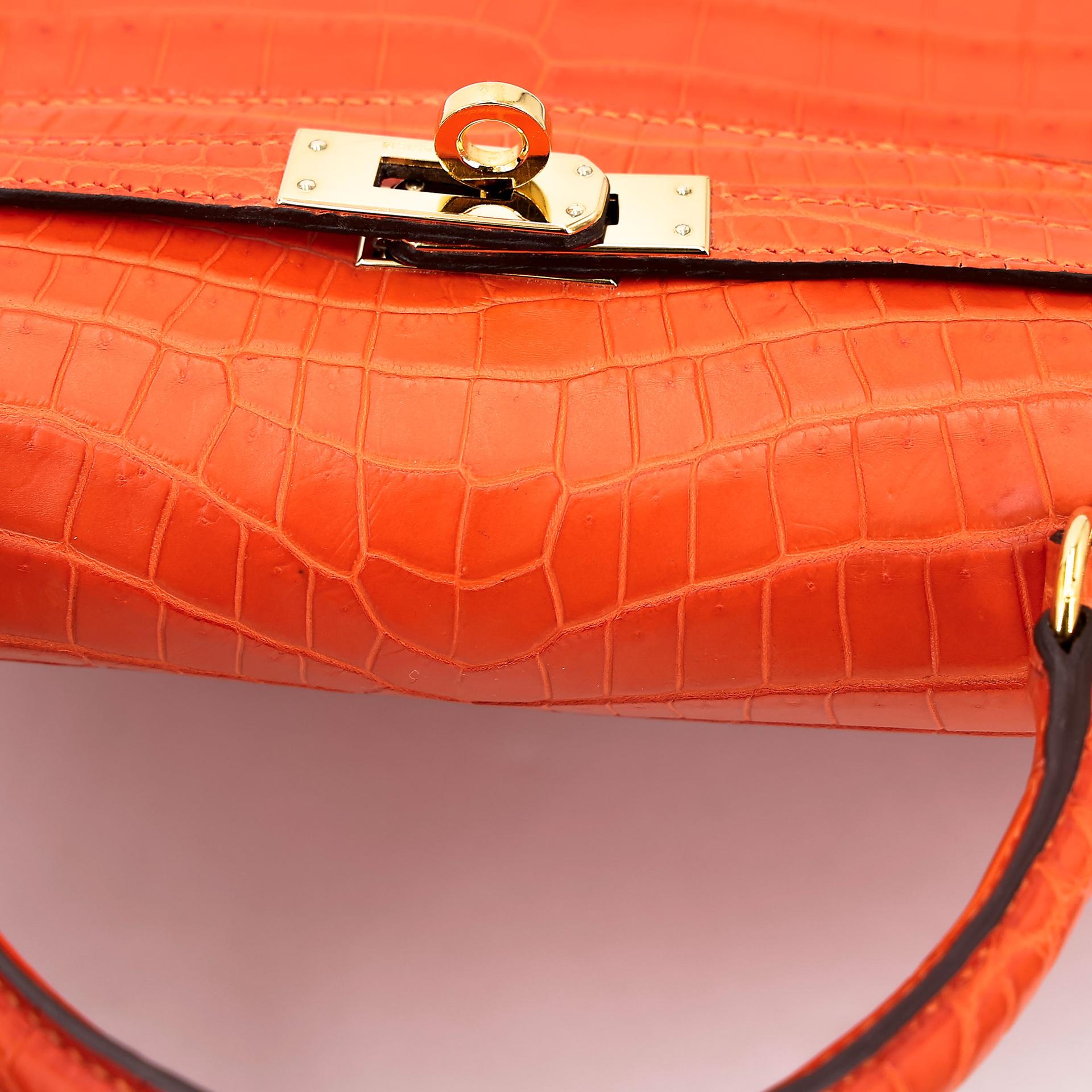 Very Good ( Rank A) HERMÈS Kelly 25 Feu (9J) Matte Alligator Gold hardware Square R (2014) - 30