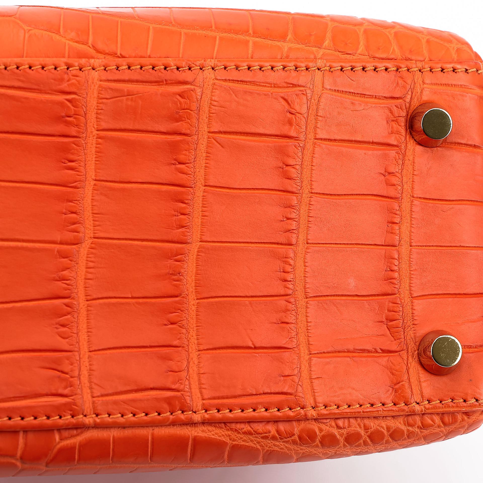 Very Good ( Rank A) HERMÈS Kelly 25 Feu (9J) Matte Alligator Gold hardware Square R (2014) - 10