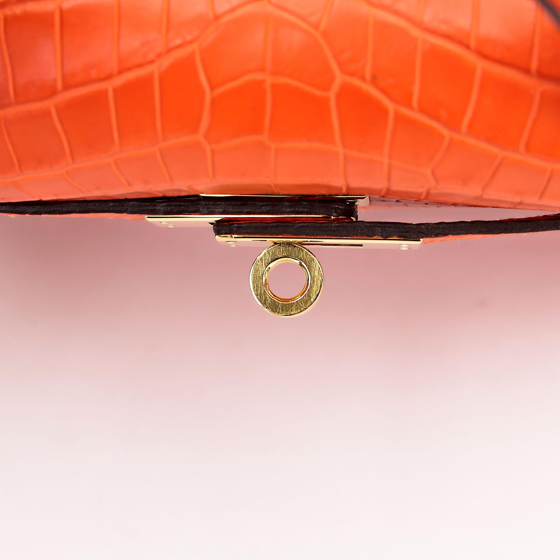 Very Good ( Rank A) HERMÈS Kelly 25 Feu (9J) Matte Alligator Gold hardware Square R (2014) - 13