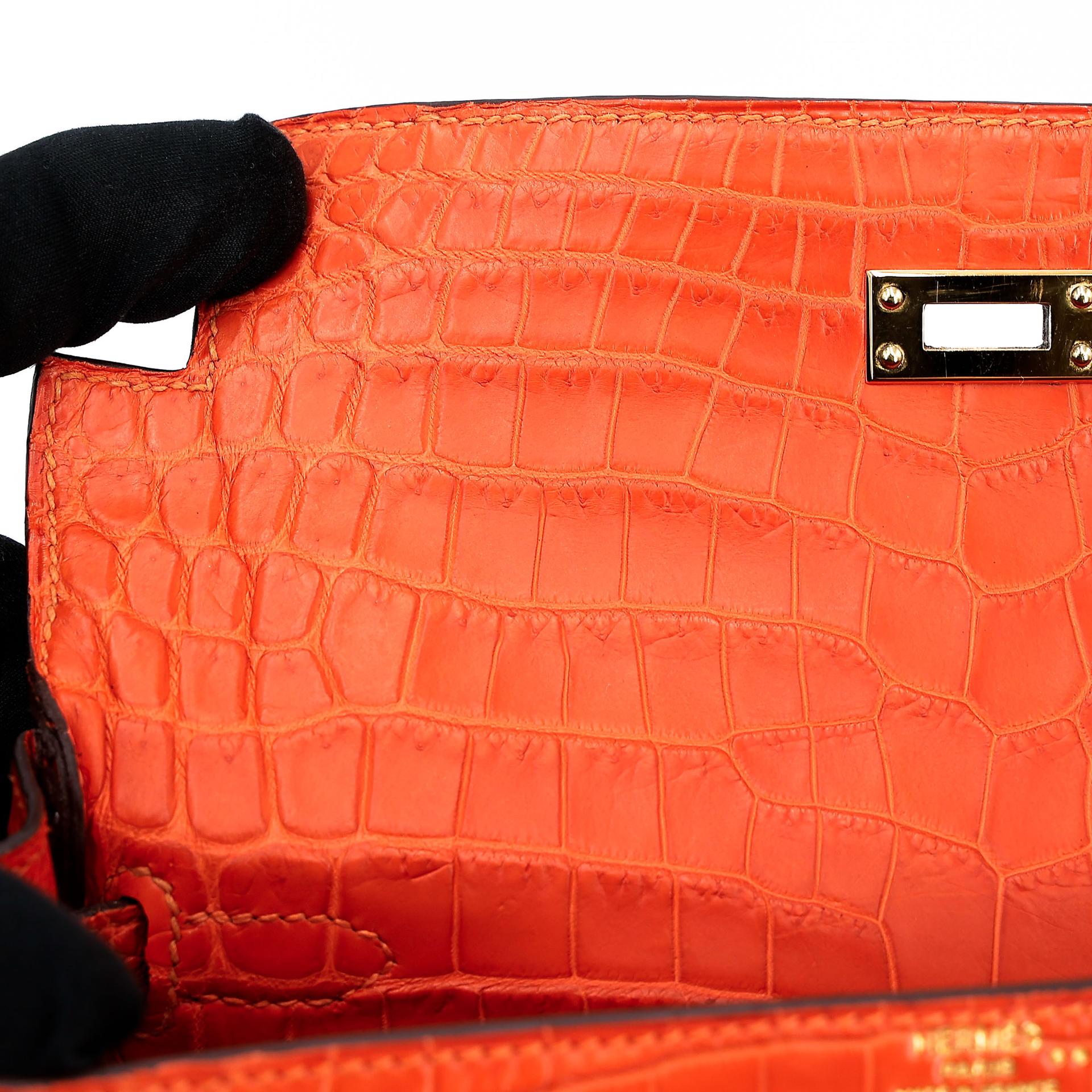 Very Good ( Rank A) HERMÈS Kelly 25 Feu (9J) Matte Alligator Gold hardware Square R (2014) - 20