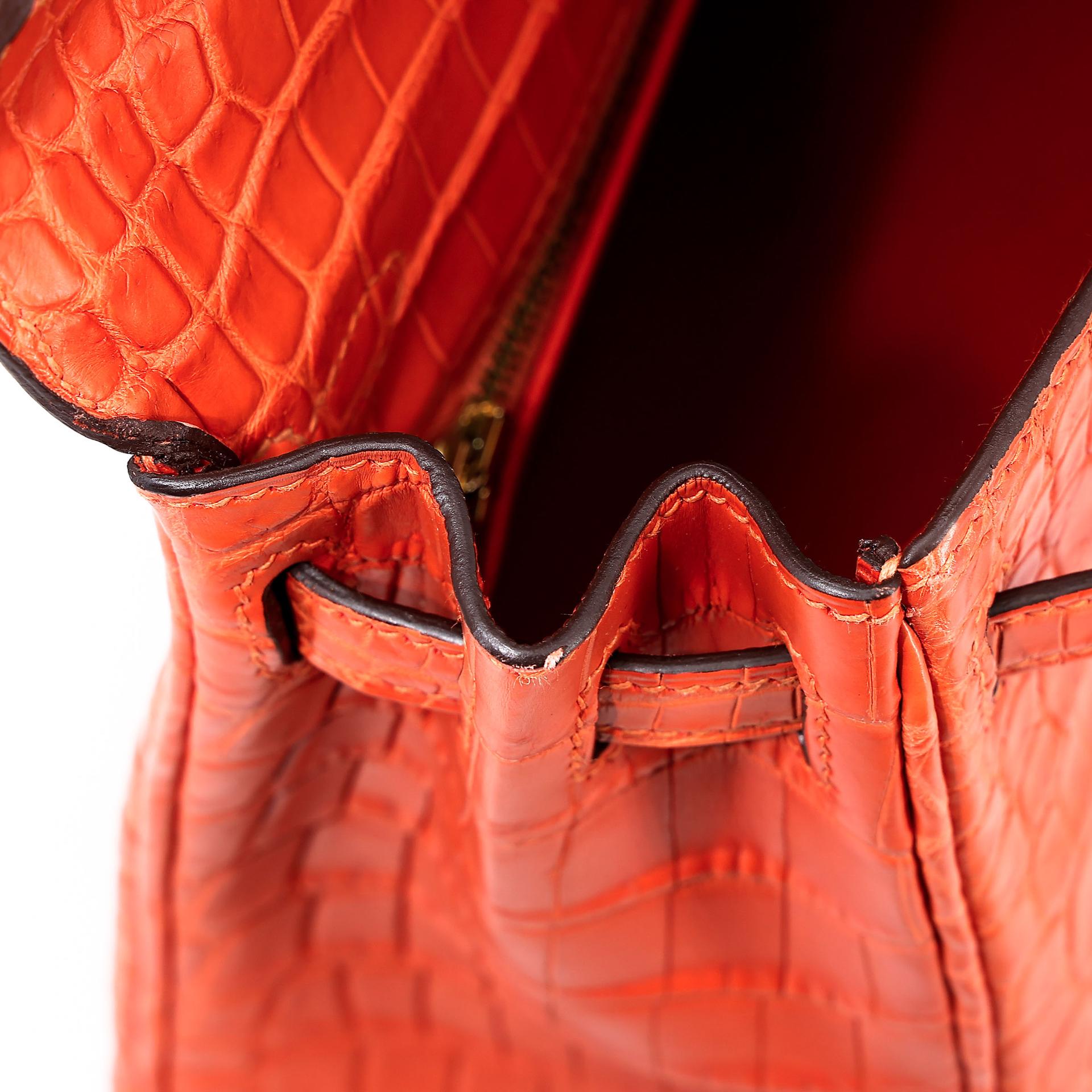 Very Good ( Rank A) HERMÈS Kelly 25 Feu (9J) Matte Alligator Gold hardware Square R (2014) - 22