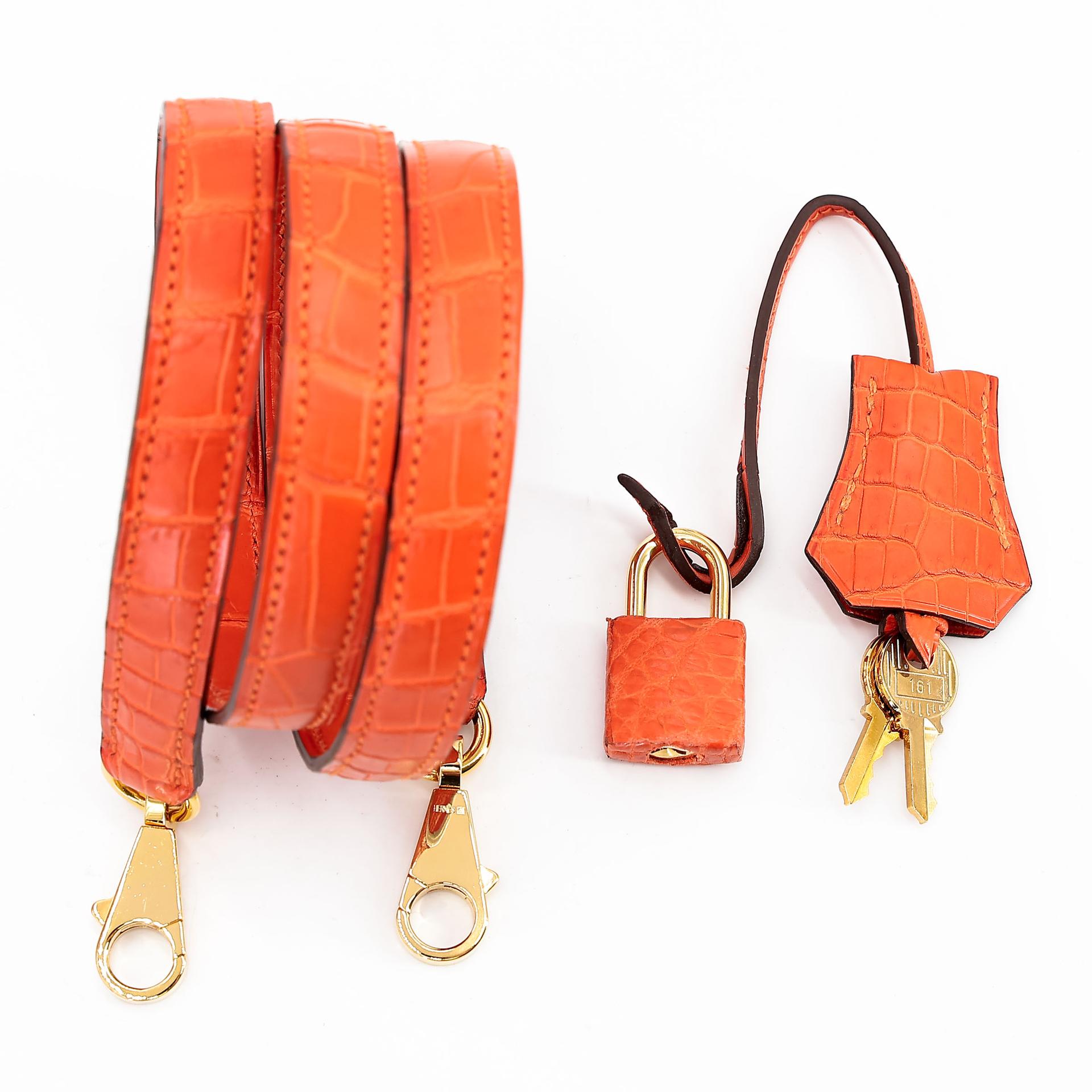 Very Good ( Rank A) HERMÈS Kelly 25 Feu (9J) Matte Alligator Gold hardware Square R (2014) - 32
