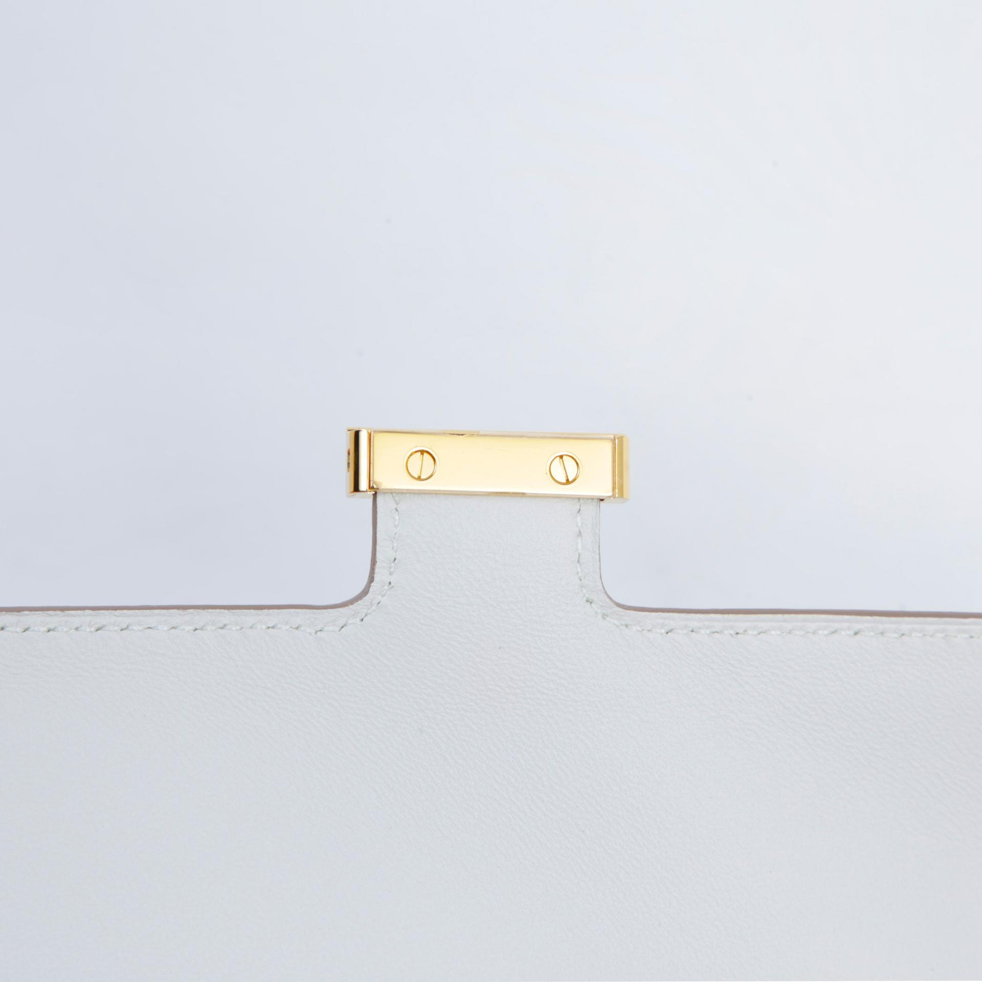 A美品  HERMÈS 愛馬仕  Constance To Go M4 奶灰色 Gris Pale Epsom皮 金扣 B刻 2023年 - 9