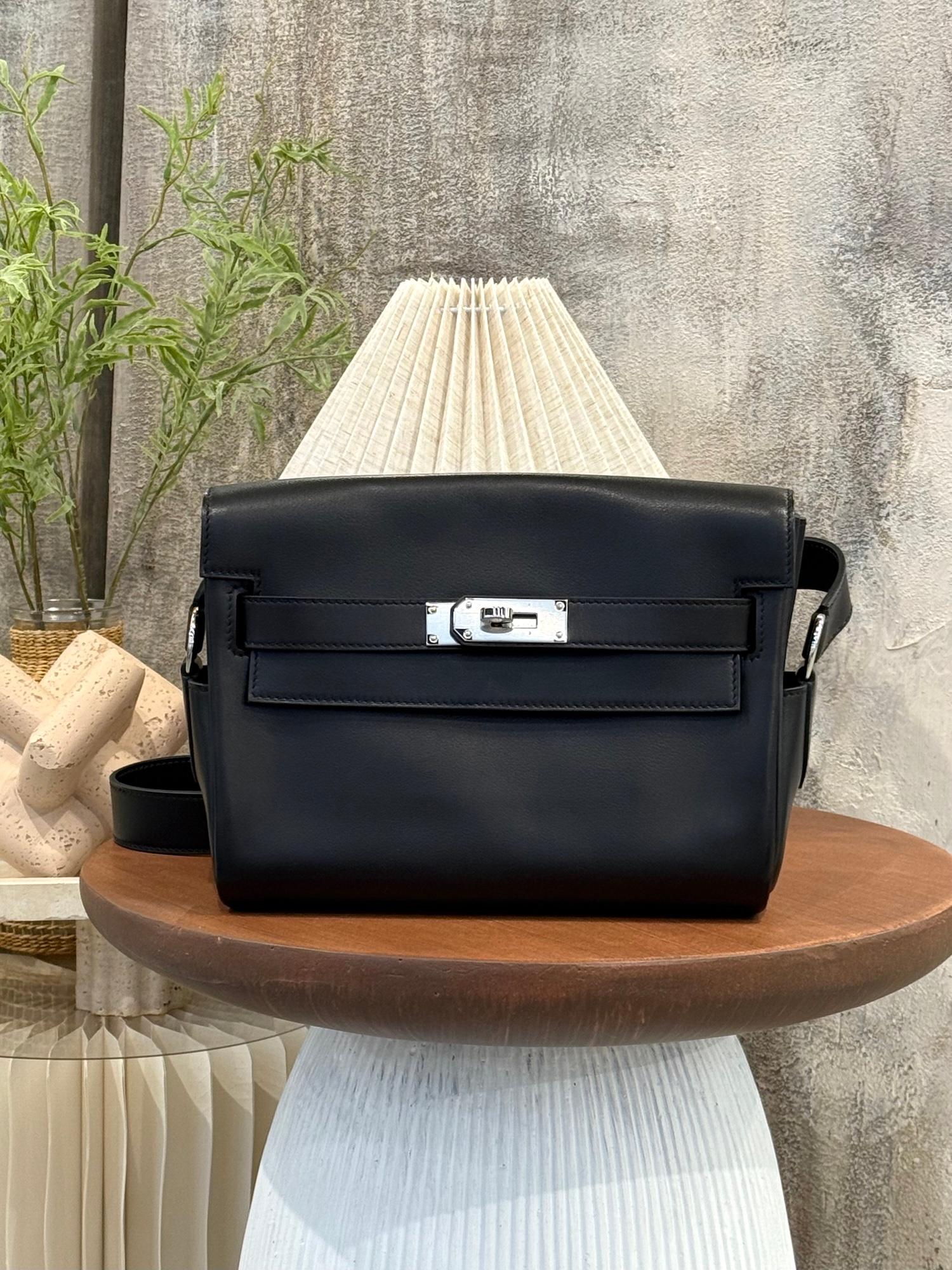 A美品  HERMÈS 爱马仕  Kelly Messenger PM 89 黑色 Noir Evergrain皮 银扣 K刻 2025年 - 4