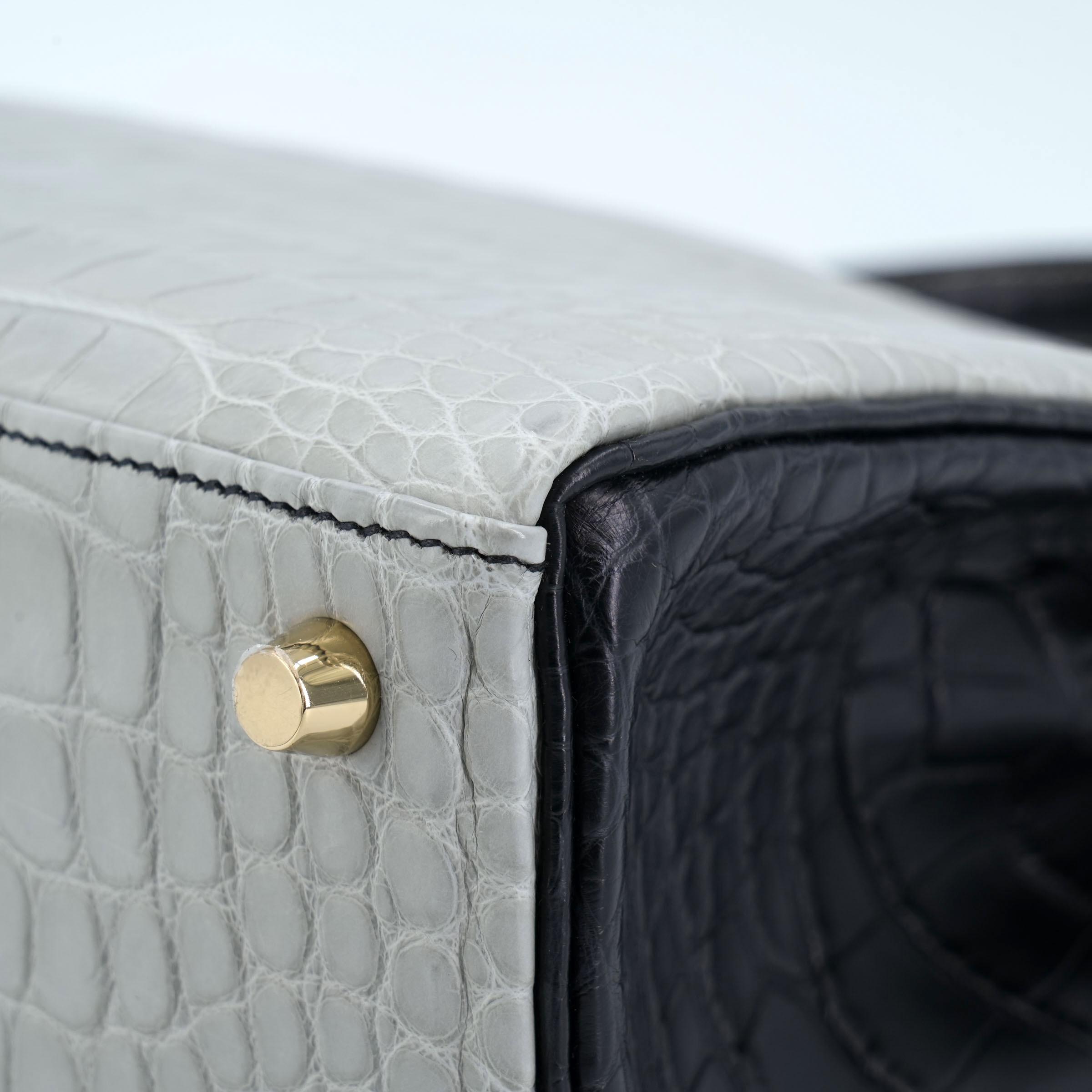 Brand New ( Rank N ) HERMÈS Special Order Kelly 25 HSS Gris Perle (80) Noir (89) Matte Alligator Brushed Gold hardware W (2024) - 11
