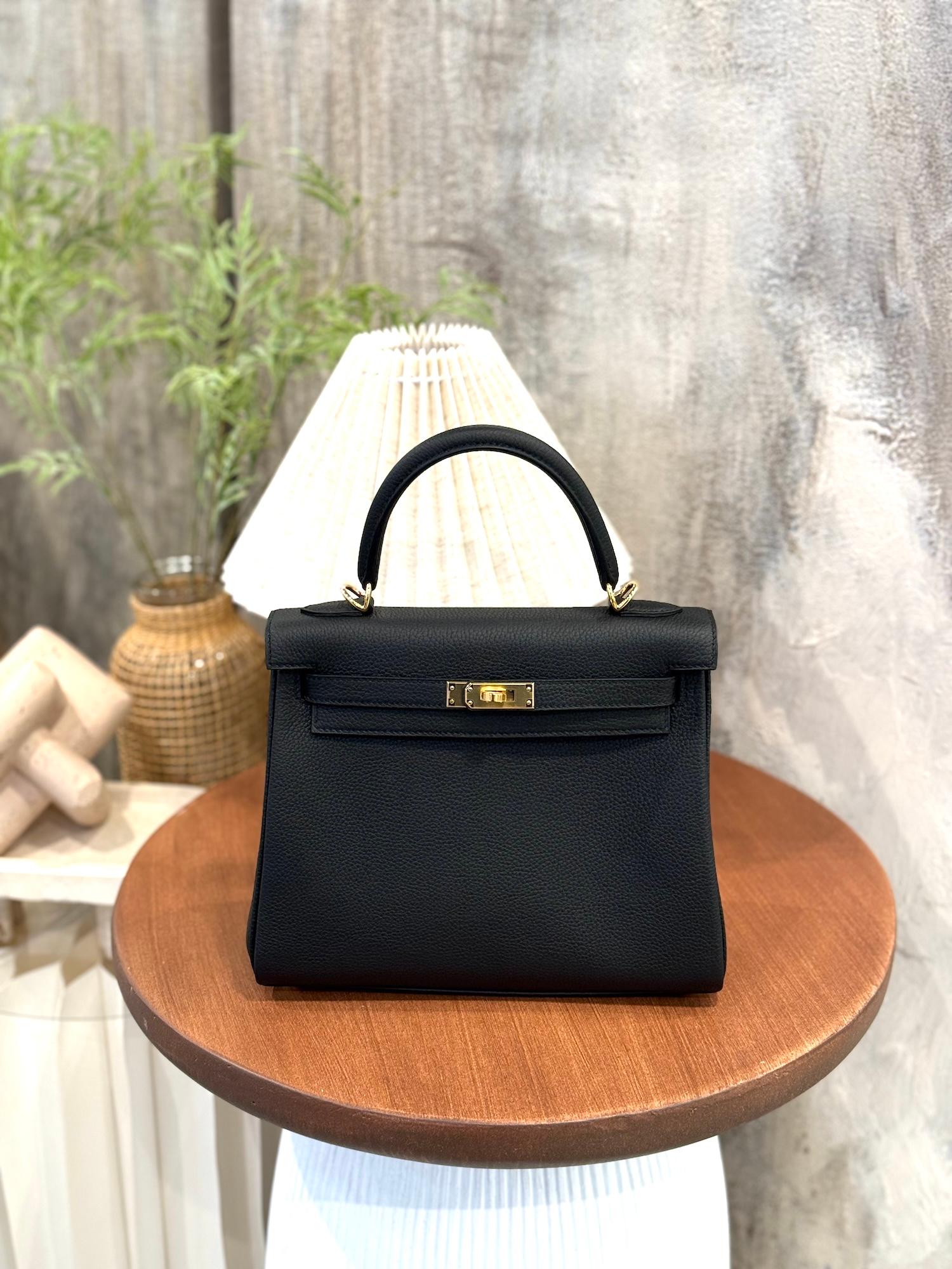 Brand New ( Rank N )  HERMÈS  Kelly 25 Noir (89) Togo Gold hardware K (2025) - 4
