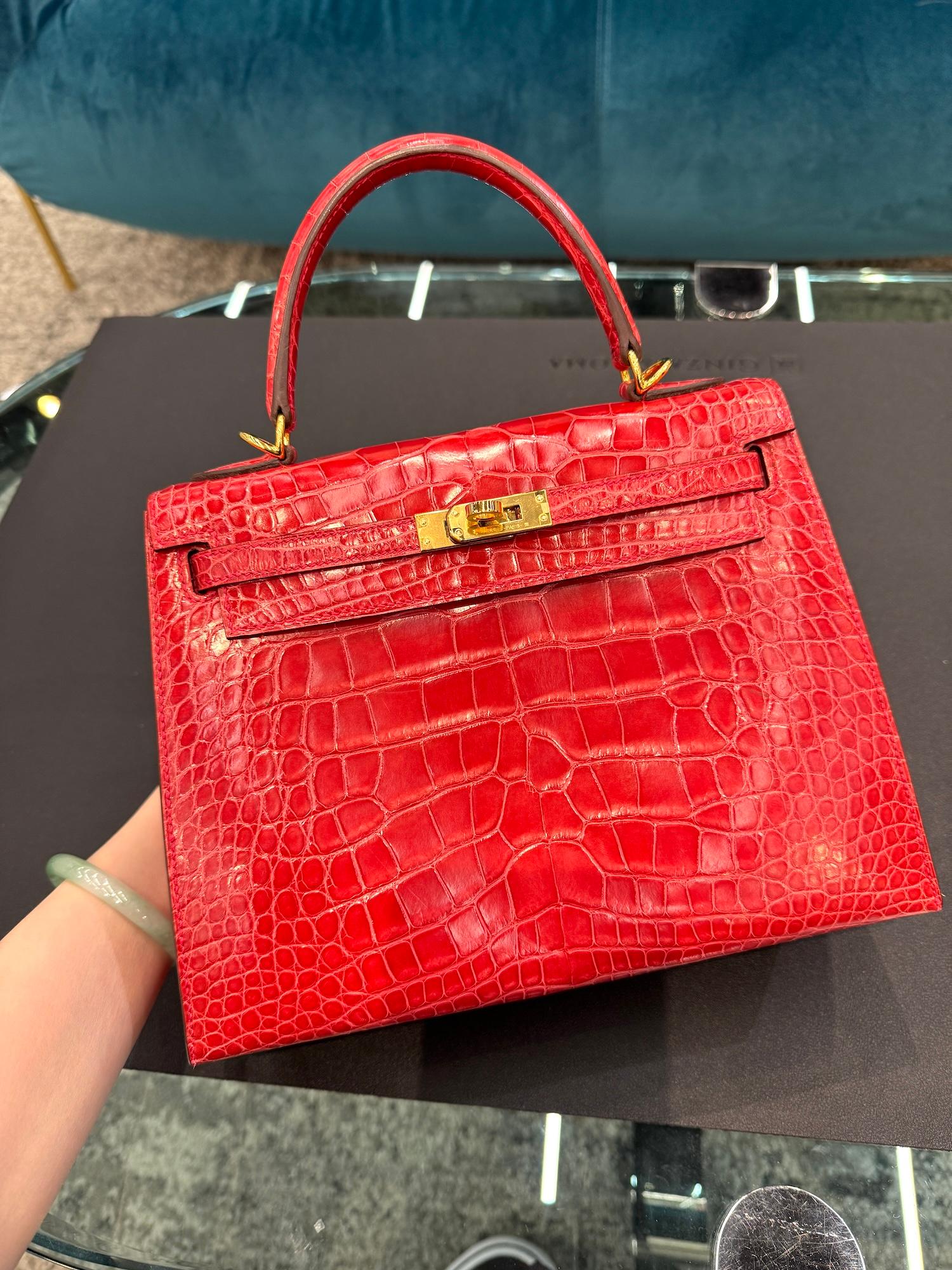 ランク A HERMÈS エルメス ケリー25 セリエ ルージュクー (S3) クロコダイル アリゲーター リセ ゴールド金具 C刻印 - 4