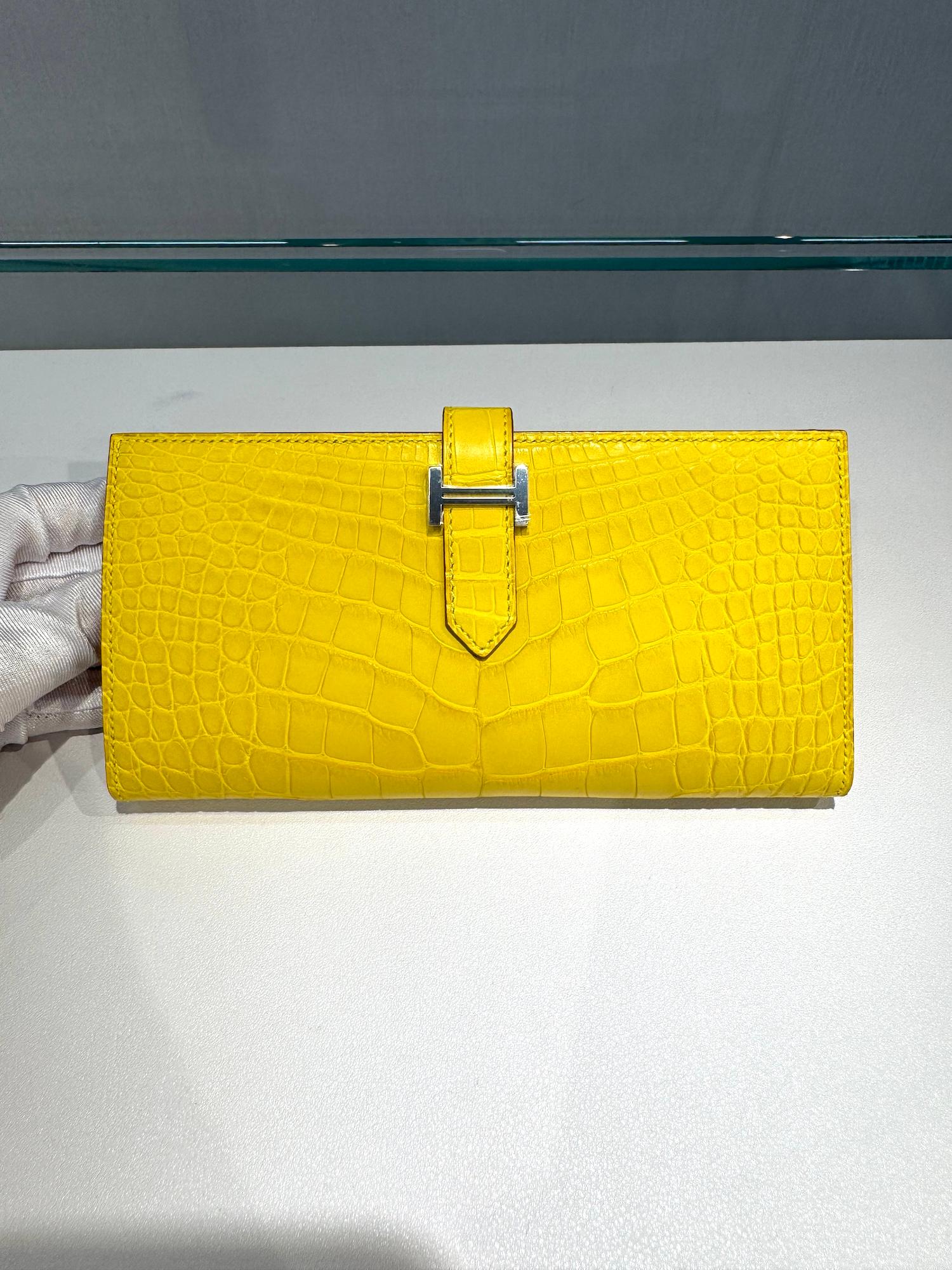 未使用保存品  HERMÈS 愛馬仕  Bearn Souffle 長款錢包 M9 金盞黃 Mimosa □ 短吻鱷 霧面 銀扣 D刻 2019年 - 4