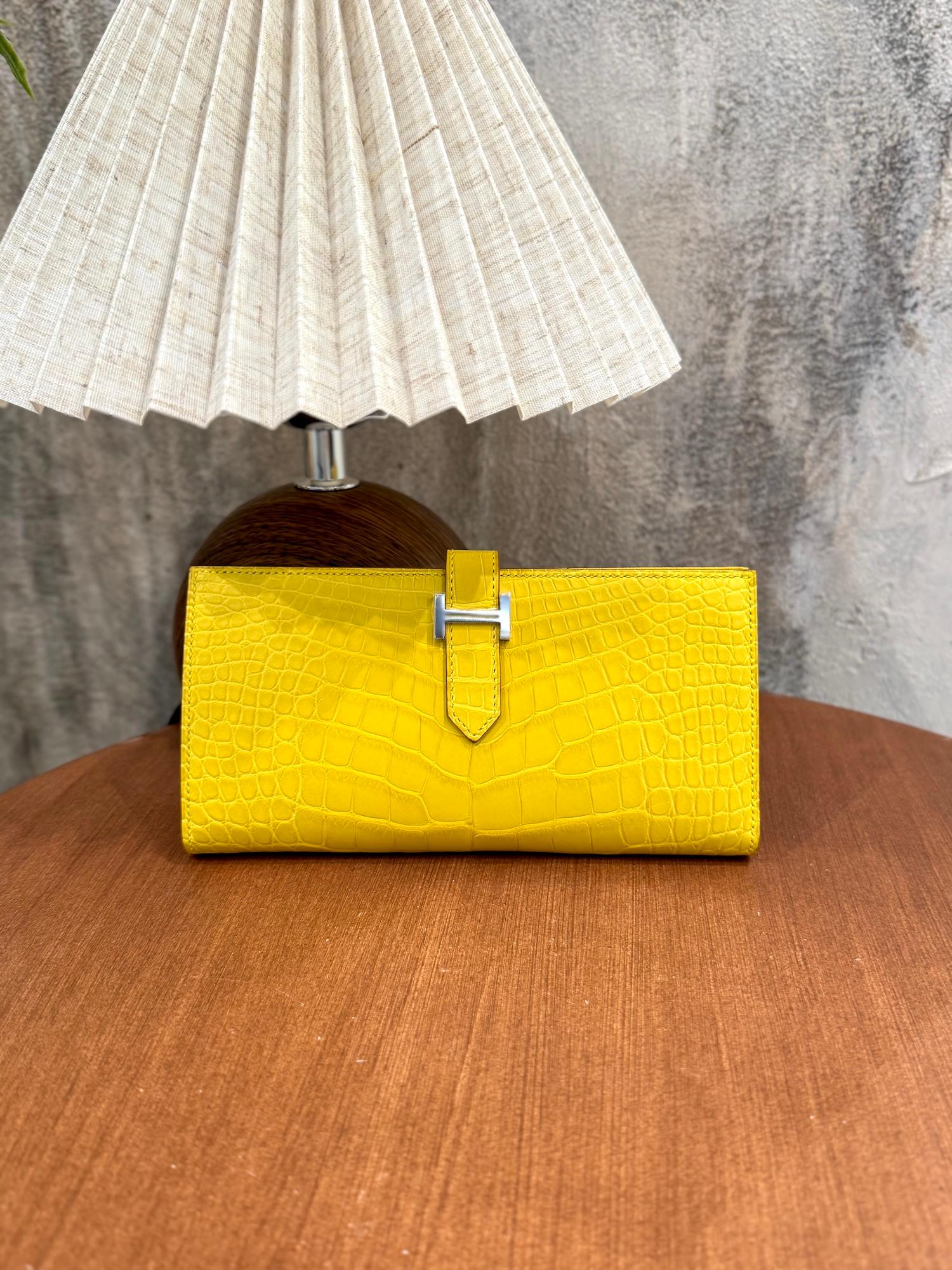 未使用保存品  HERMÈS 愛馬仕  Bearn Souffle 長款錢包 M9 金盞黃 Mimosa □ 短吻鱷 霧面 銀扣 D刻 2019年 - 3