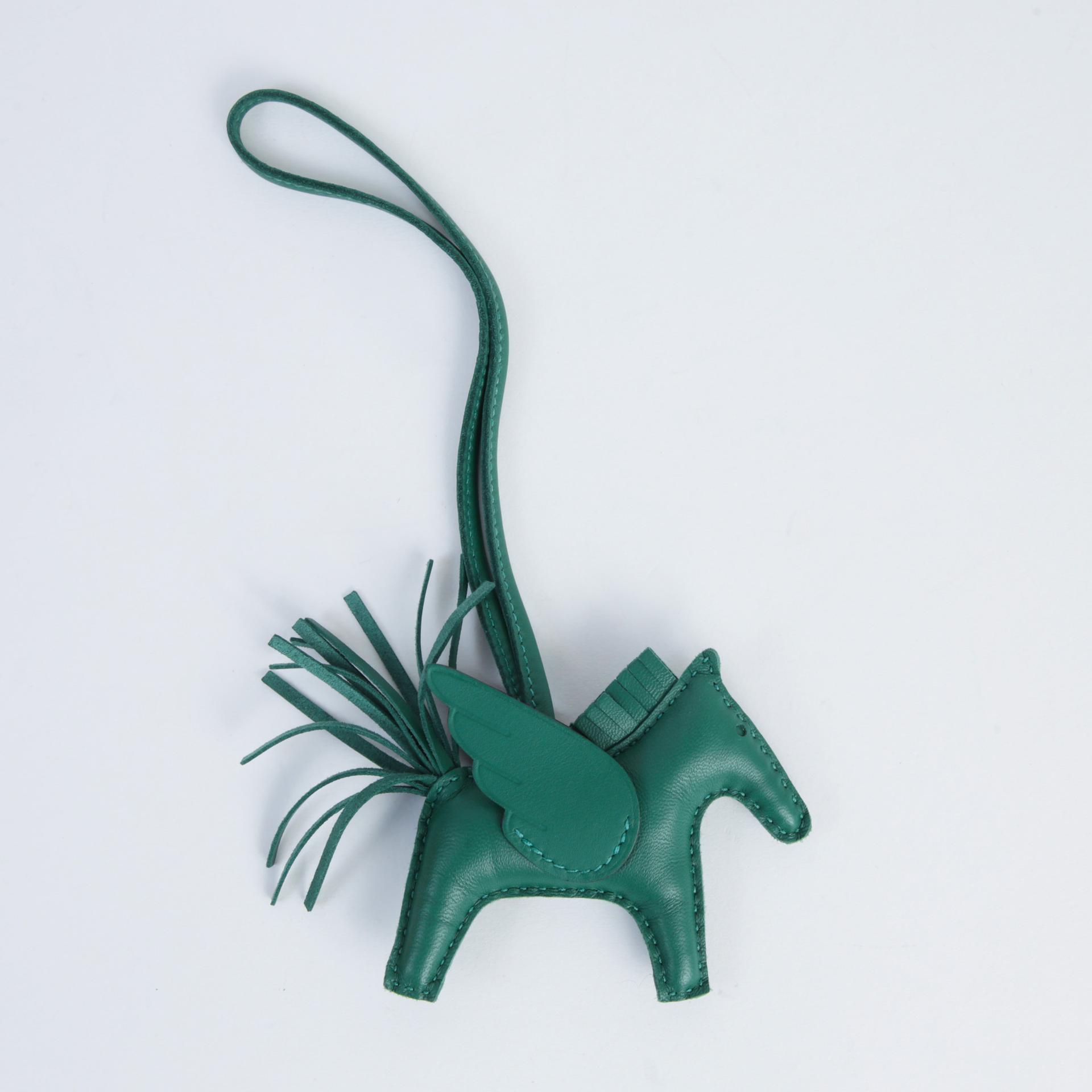 Excellent ( Rank SA ) HERMÈS Rodeo Pegase PM Vert Moyen (65) Agneau W (2024) - 2