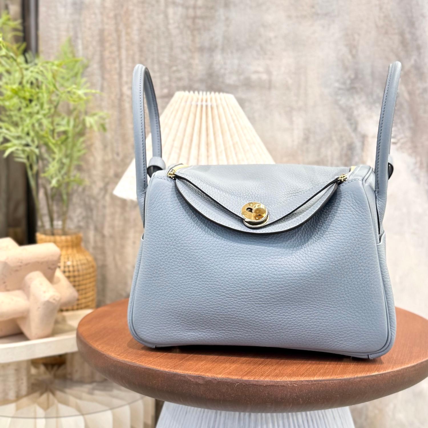 Brand New ( Rank N ) HERMÈS Lindy 26 Gris Pantin (P0) Clemence Permabrass hardware K (2025) - 3