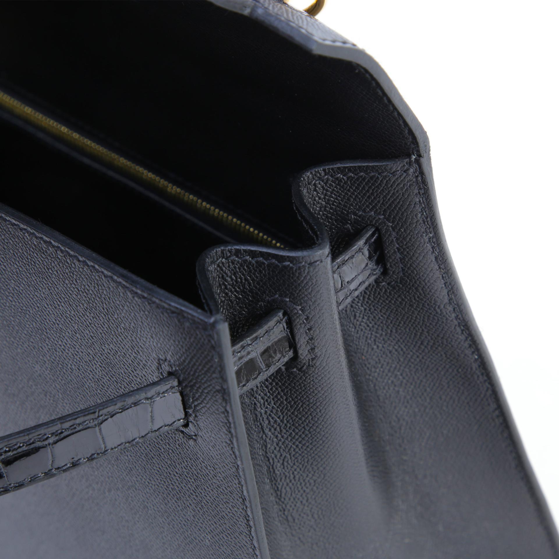 Excellent ( Rank SA ) HERMÈS Kelly 25 Sellier Touch Noir (89) Shiny Alligator Madame Gold hardware Z (2021) - 13