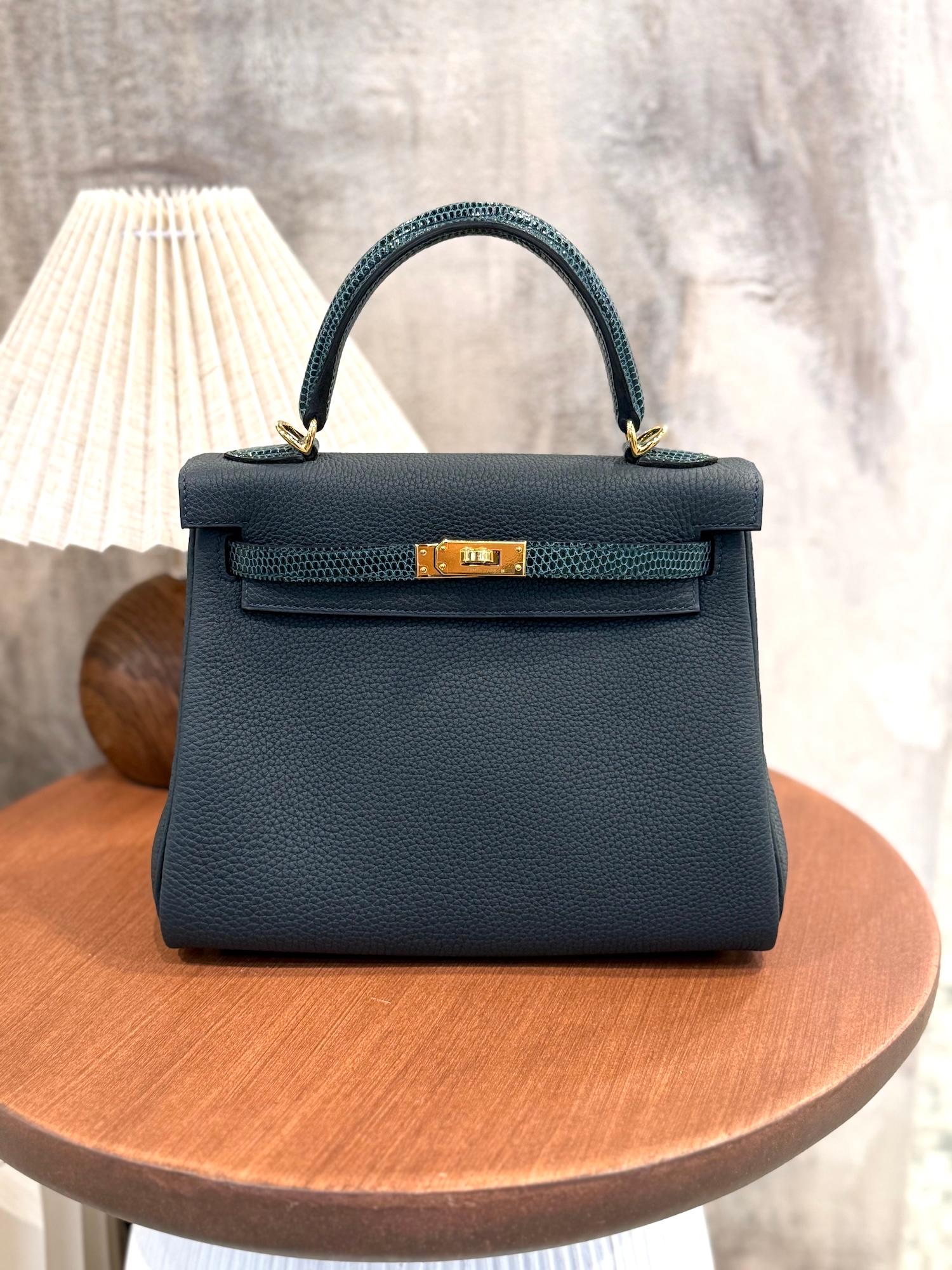 Unused ( Rank NS ) HERMÈS Kelly 25 Touch Vert Cypress (6O) Vert Rousseau (V0) Togo Lizard Gold hardware W (2024) - 4