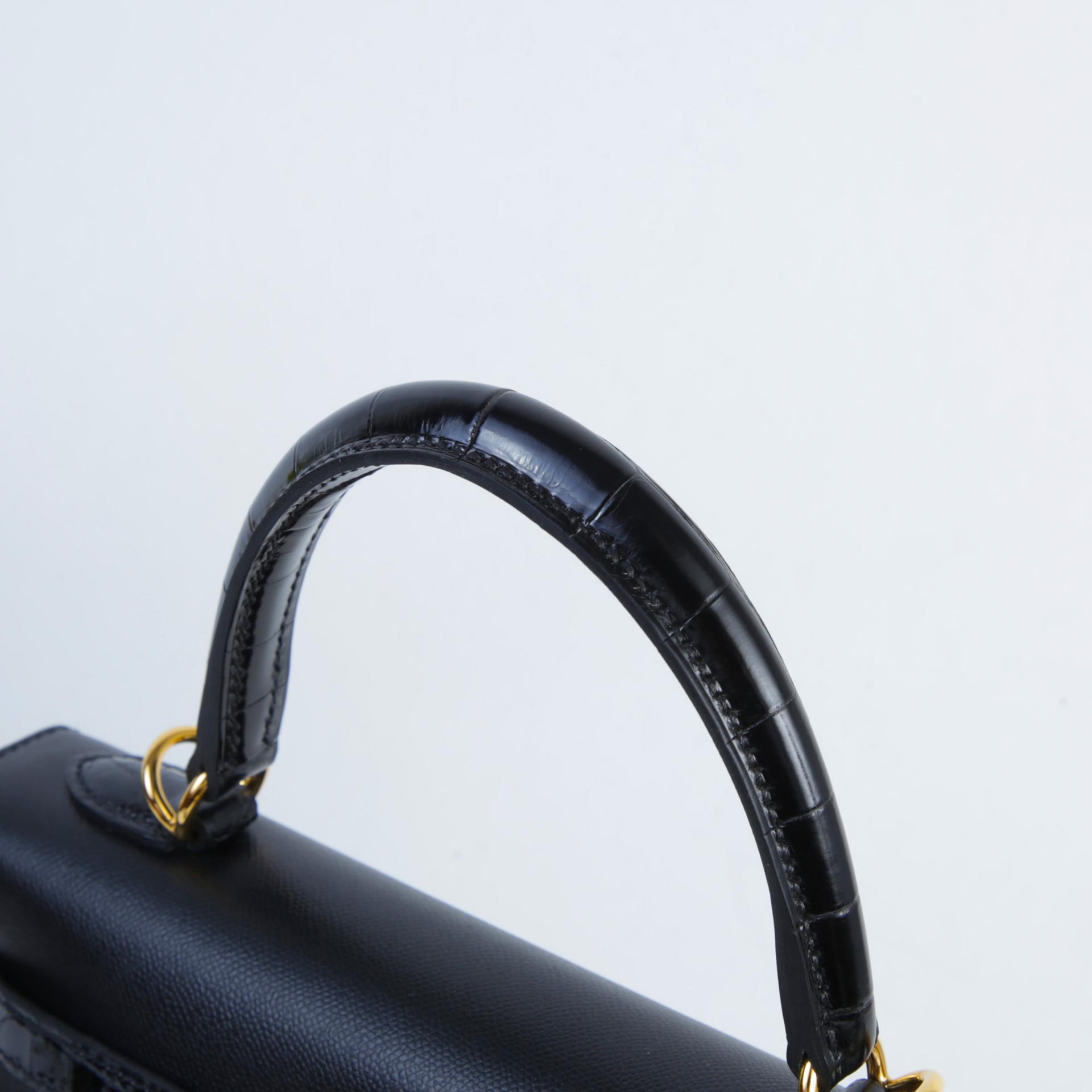 Excellent ( Rank SA ) HERMÈS Kelly 25 Sellier Touch Noir (89) Shiny Alligator Madame Gold hardware Z (2021) - 3